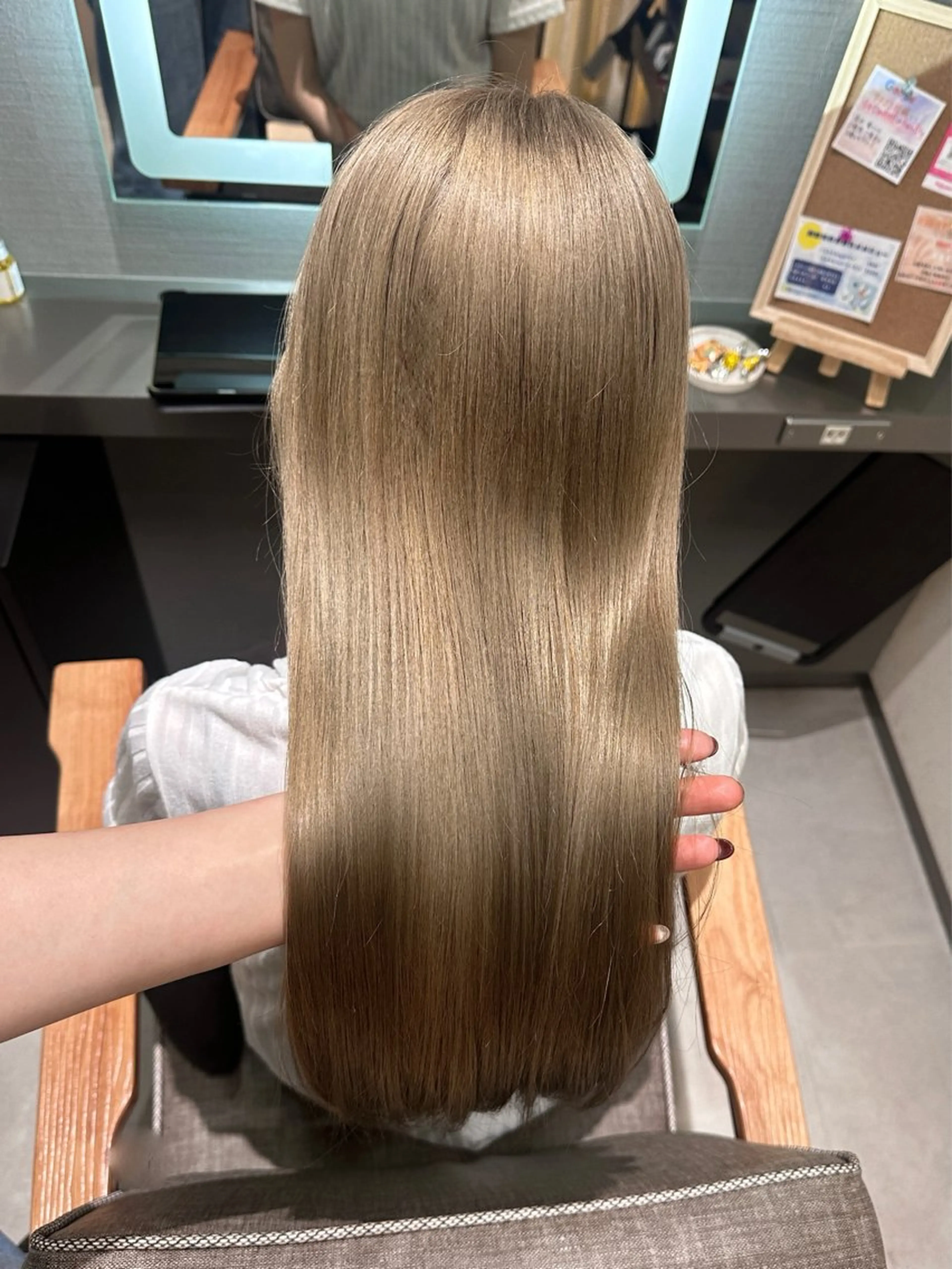 ロング カラー ヘアアレンジ ベージュカラー ブリーチ ミルクティーベージュ カット ヘアカラー トリートメント 🇰🇷韓国ｽﾀｲﾙ ﾚｲﾔｰ/ayanaのヘアスタイル