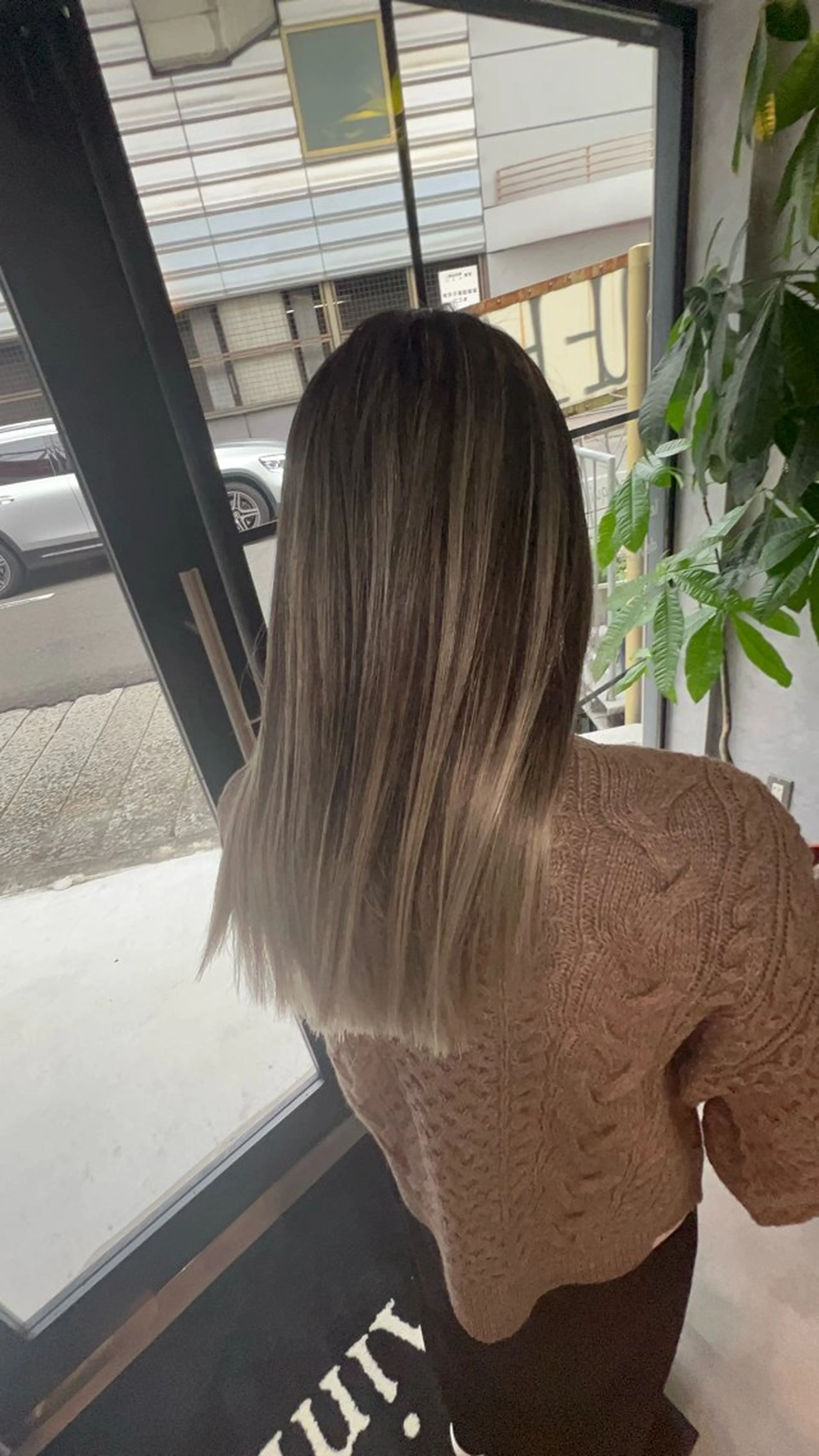 ロング ヘアカラー motoトップカラー リスト/ブリーチカラのヘアスタイル