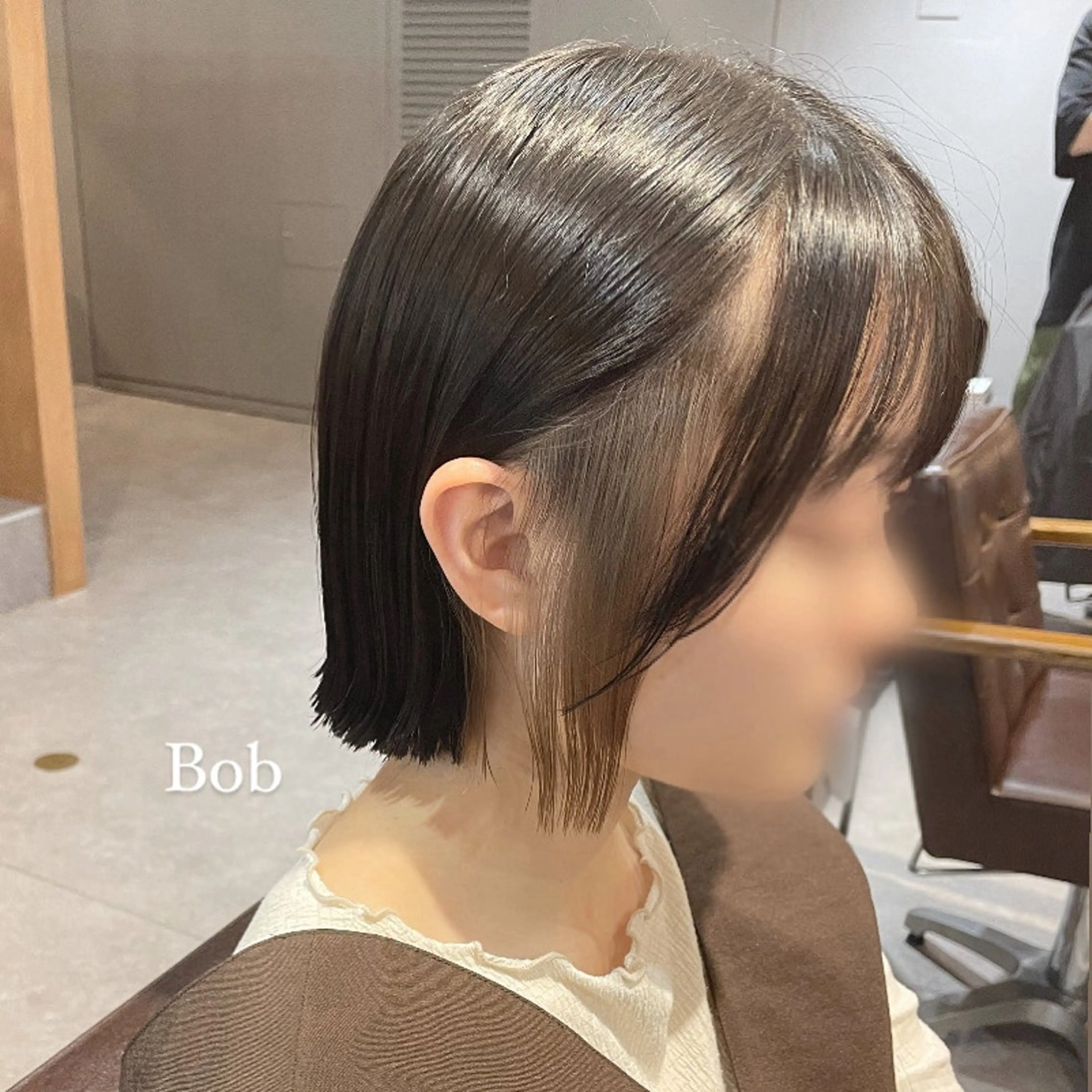 ショート ボブ 顔周りカット 外ハネヘア カット Mimi🎀ブリーチ なし透明感 Ｗカラーのヘアスタイル