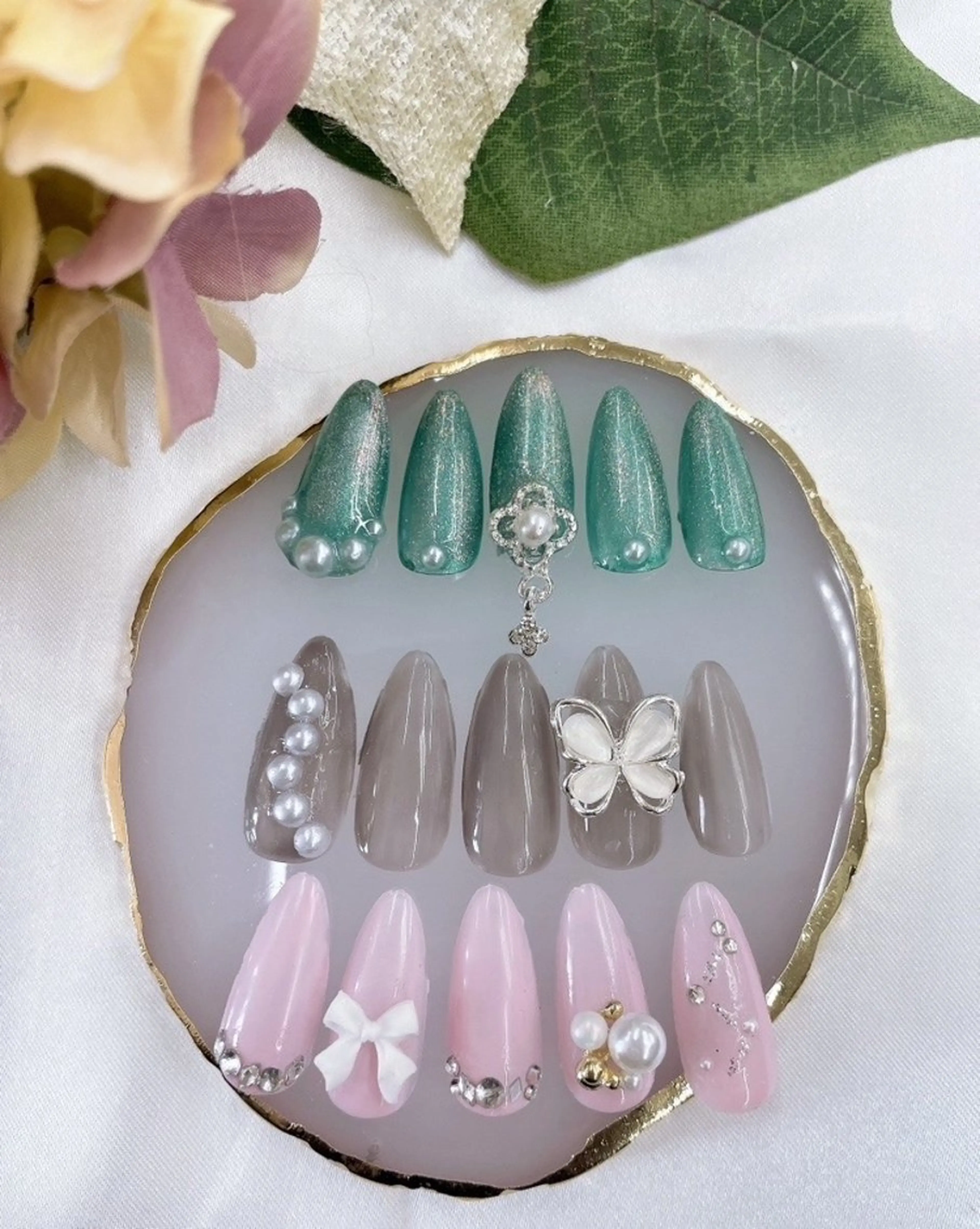 ネイル ゴージャス jewelry & nailecxia のネイルデザイン