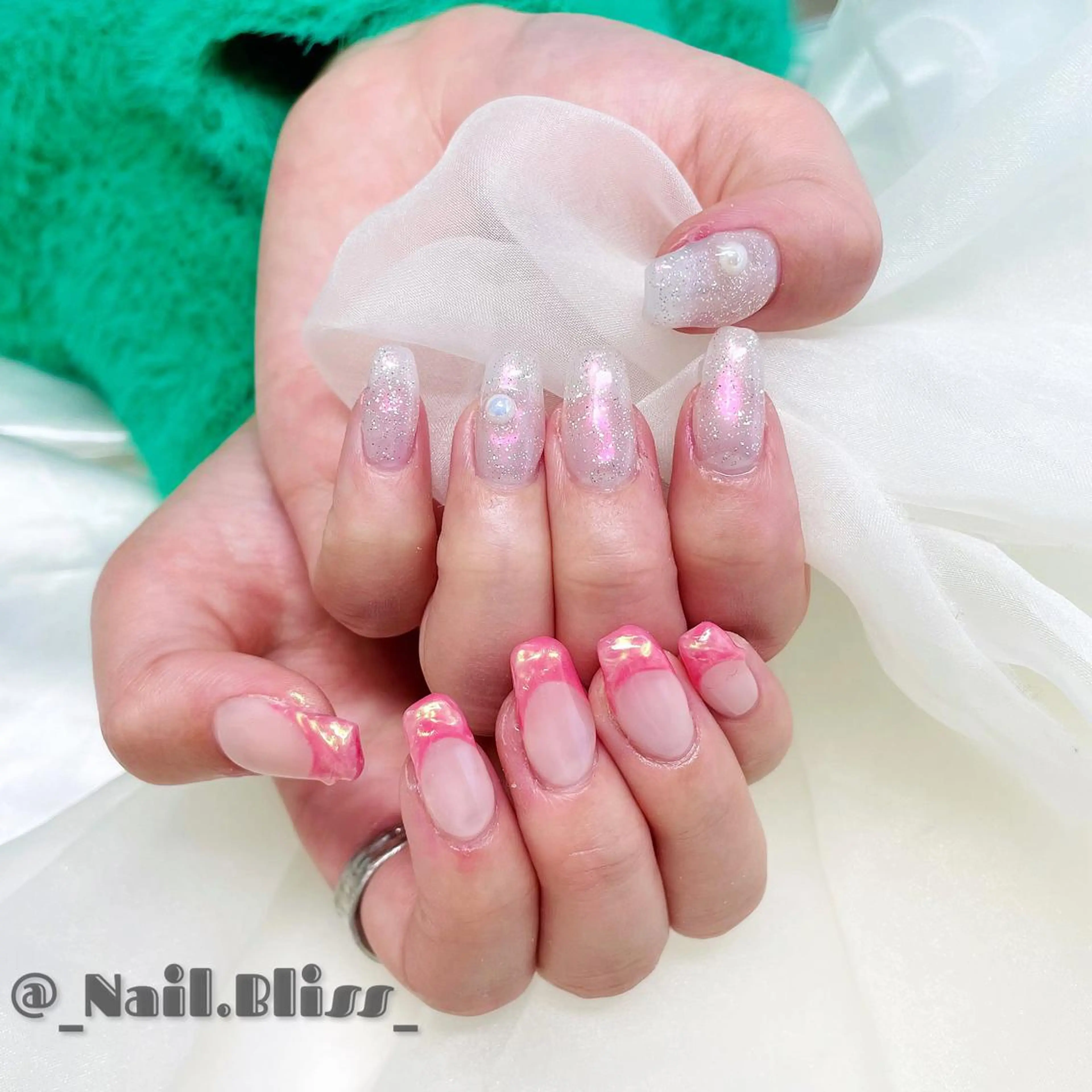 ネイル オーロラネイル フレンチネイル ハンドネイル NAIL BLISSのネイルデザイン