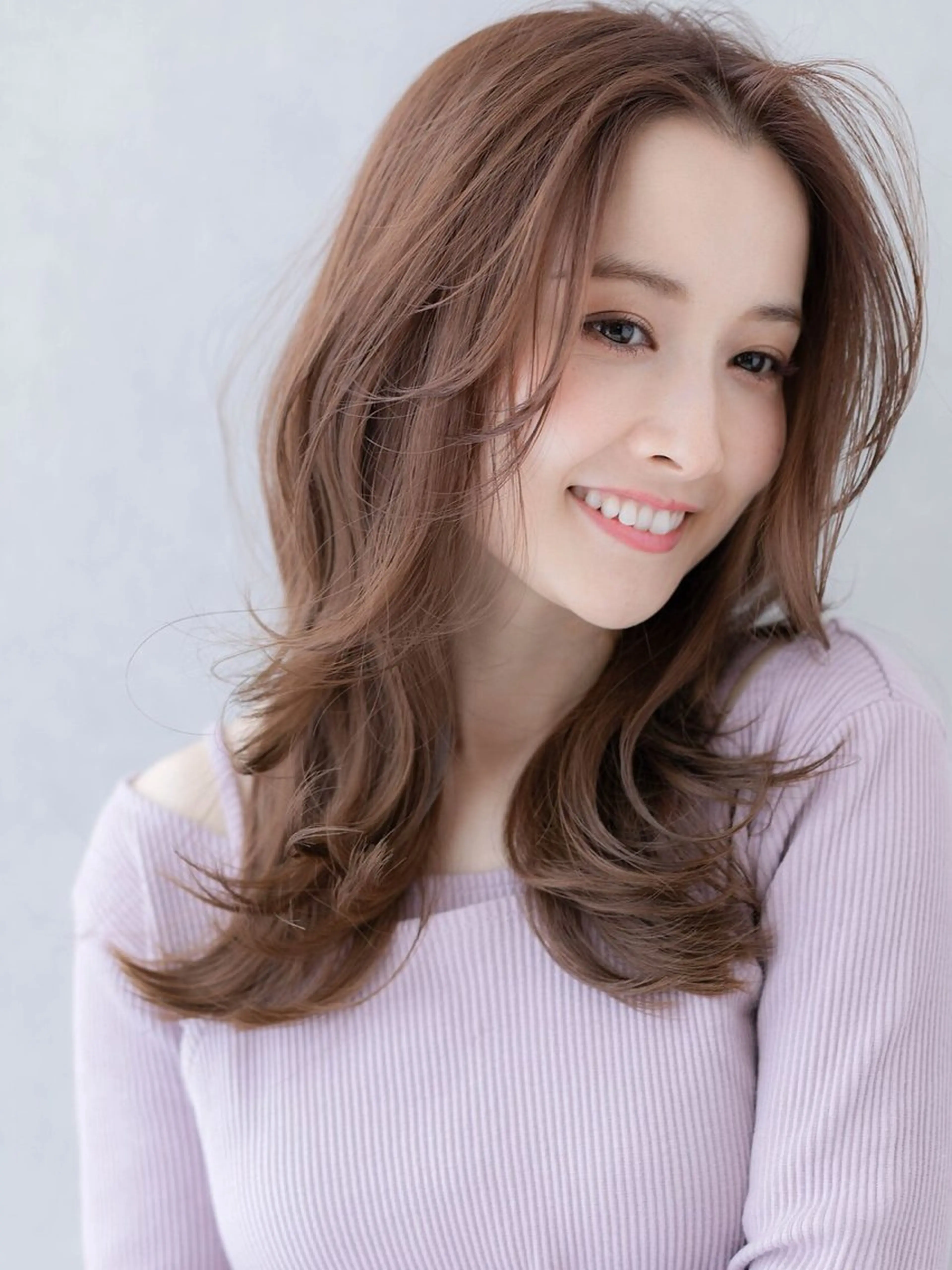 セミロング 山本美月🌈艶カラー 🦄暖色カラー🌈のヘアスタイル