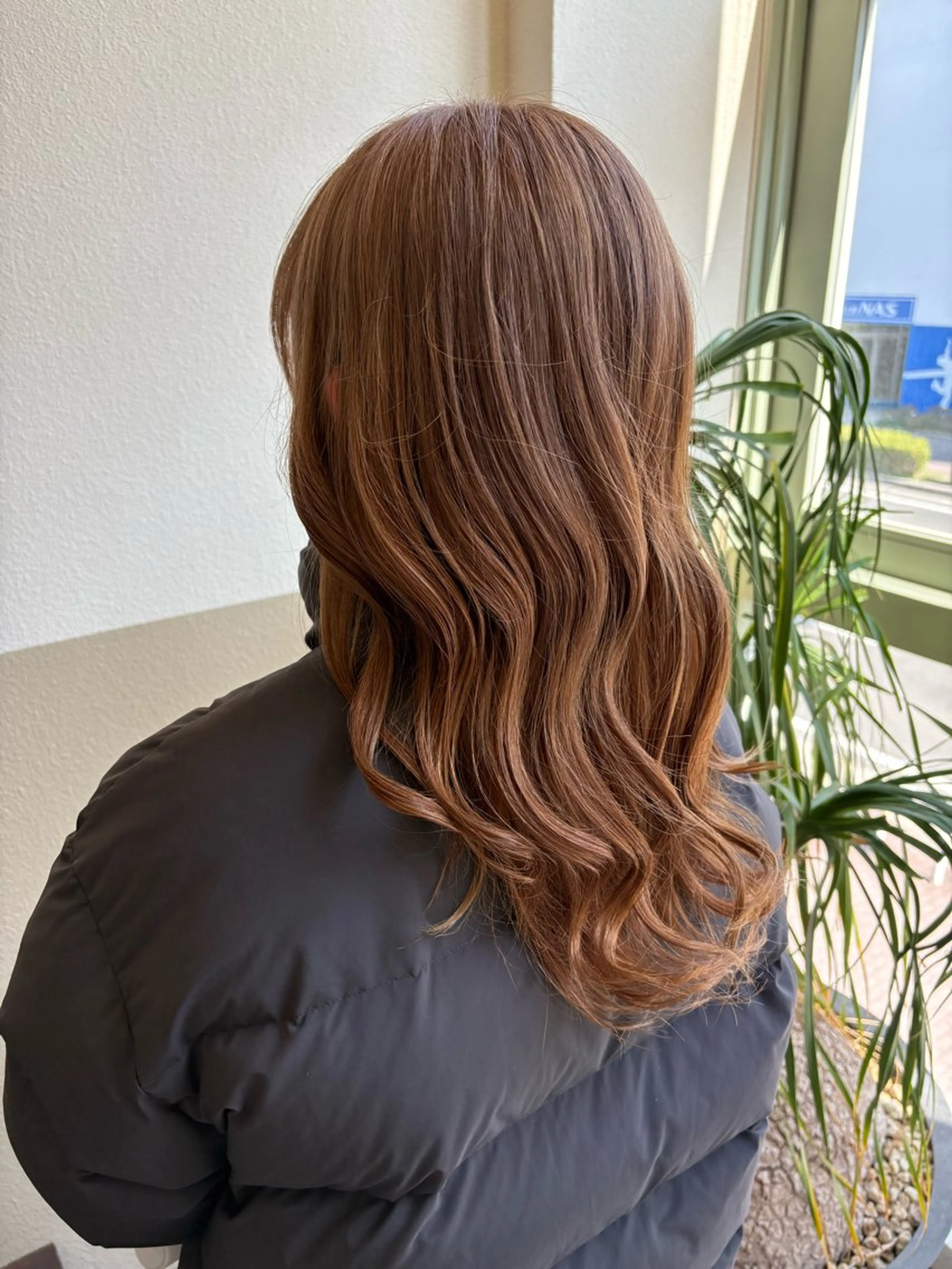 カラー ベージュカラー ブリーチ ヘアカラー トリートメント ツヤ感カラー✨/ 顔周りカット西川絢音のヘアスタイル