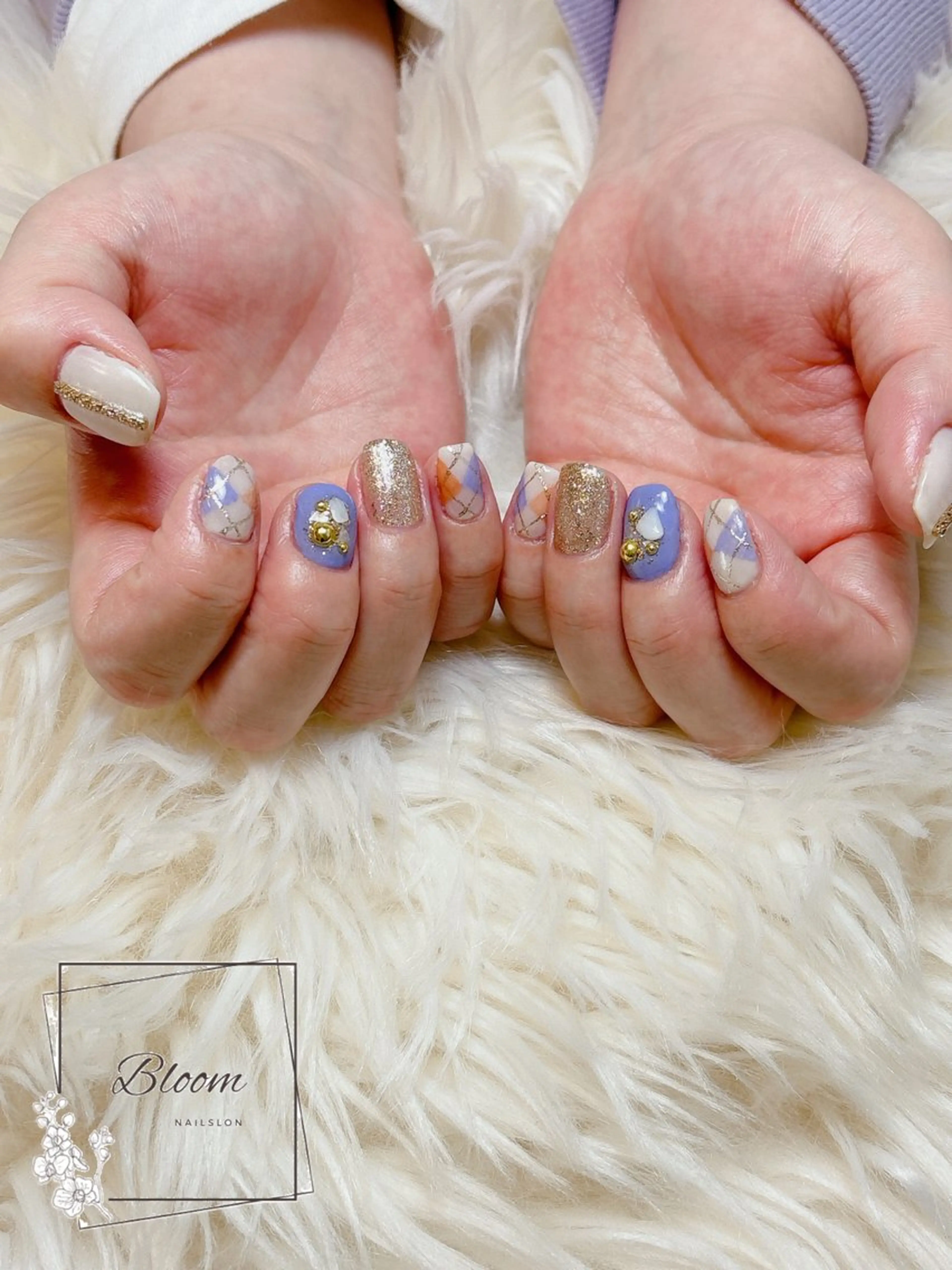 ネイル カジュアル ジェルネイル ゴールド 持ち込み オフィスネイル Bloom Nail Salonのネイルデザイン