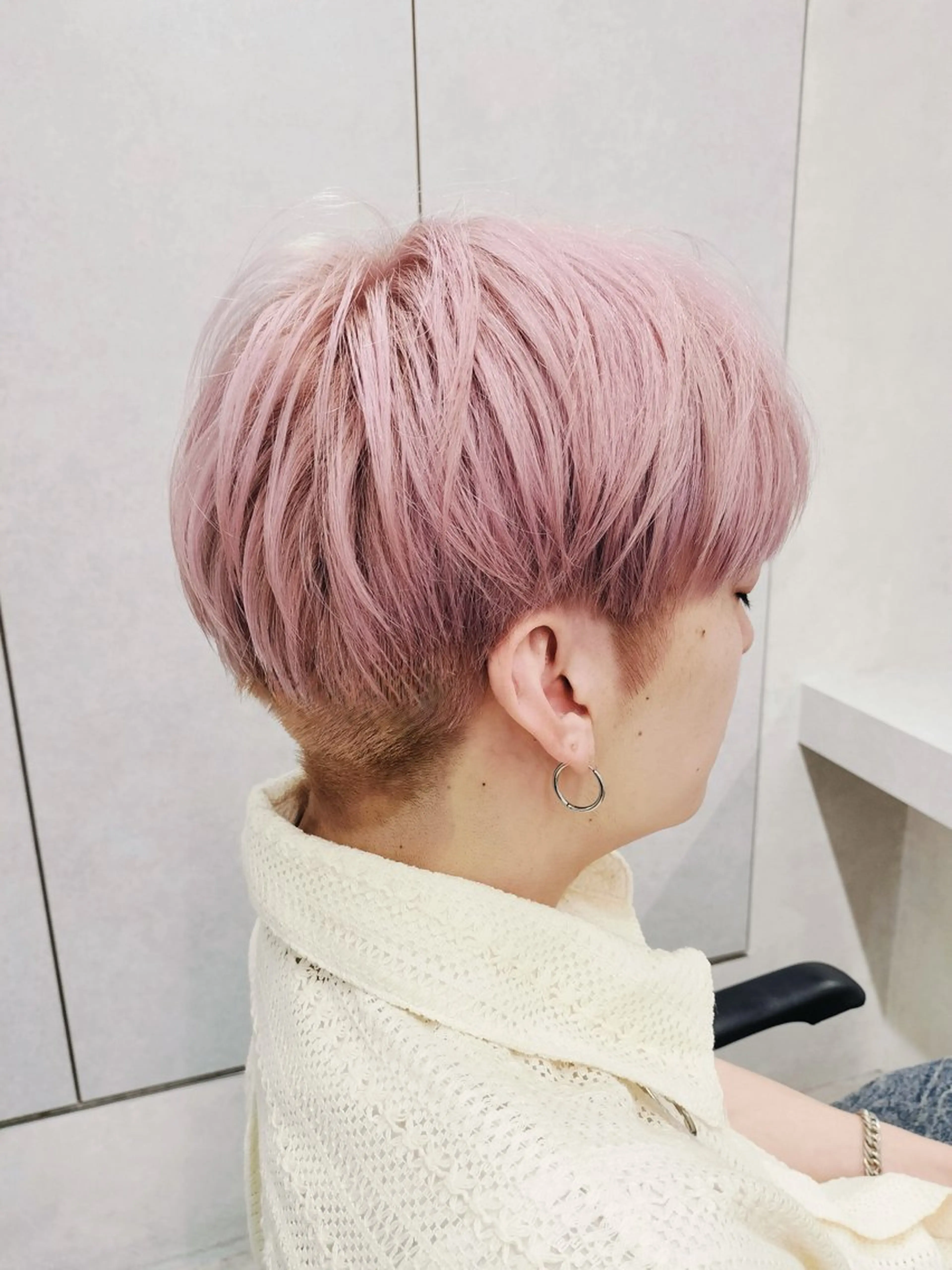 ショート カラー ヘアカラー 新島 涼のヘアスタイル