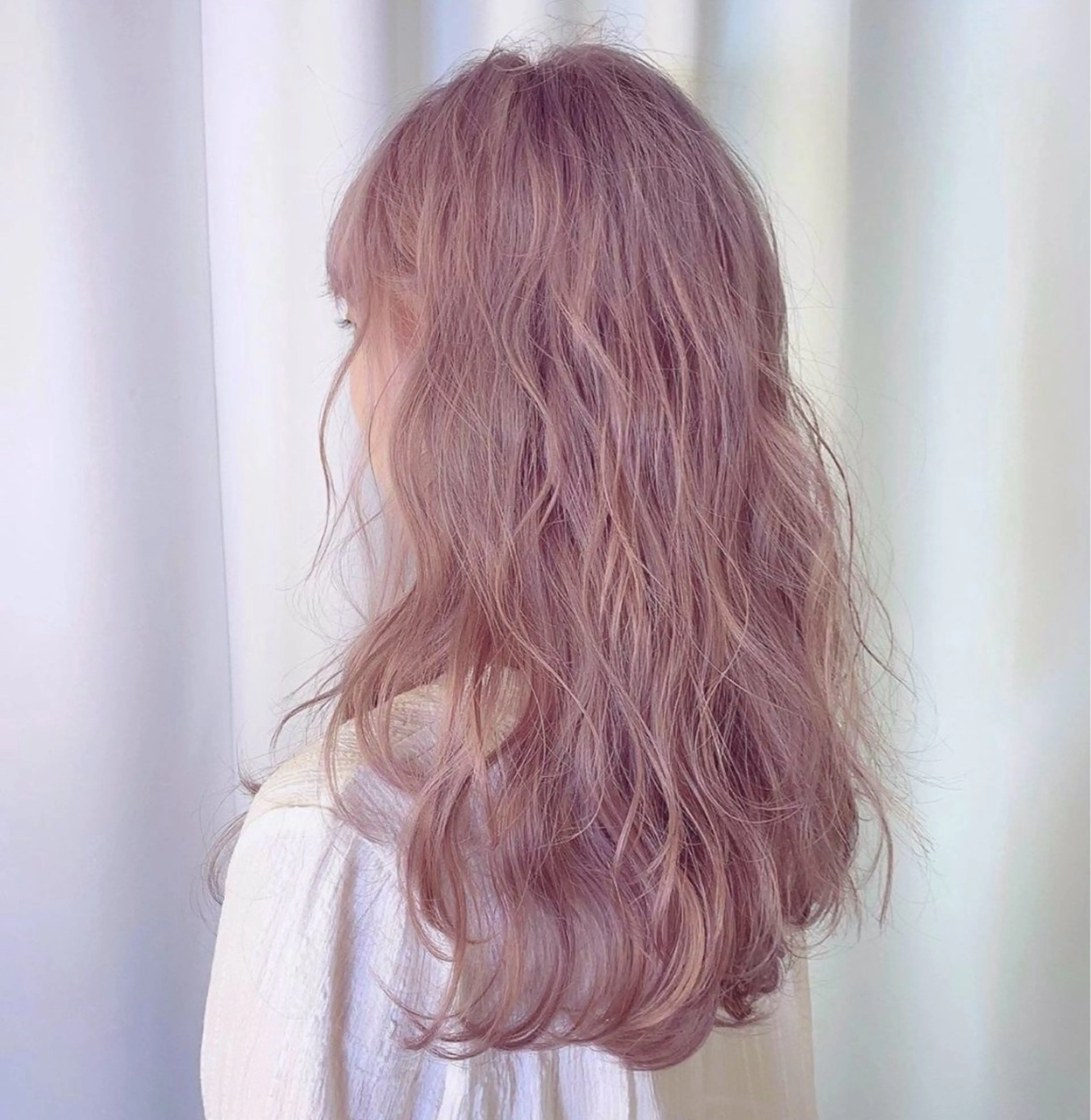 セミロング カラー ベージュカラー ブリーチ ピンクカラー ピンクベージュ 似合わせカット Mu所属・Muミュー/ブリーチ ハイトーン　Wカラーのヘアスタイル