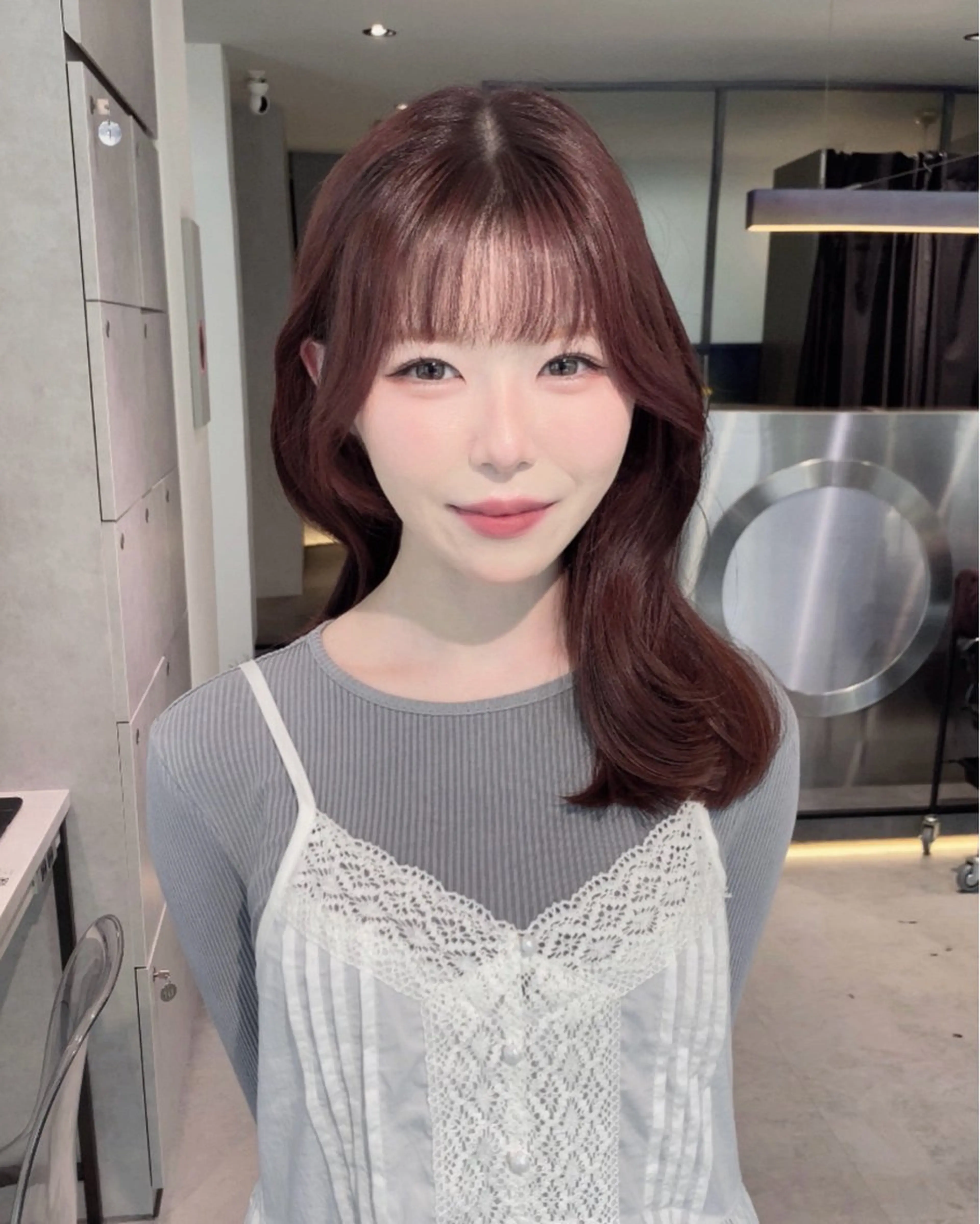 セミロング セミロングパーマ くびれヘア 顔まわりレイヤー 顔周りカット ヨシンモリ Qin原宿店所属・葵 韓国オタク美容師 レイヤーカットのヘアスタイル