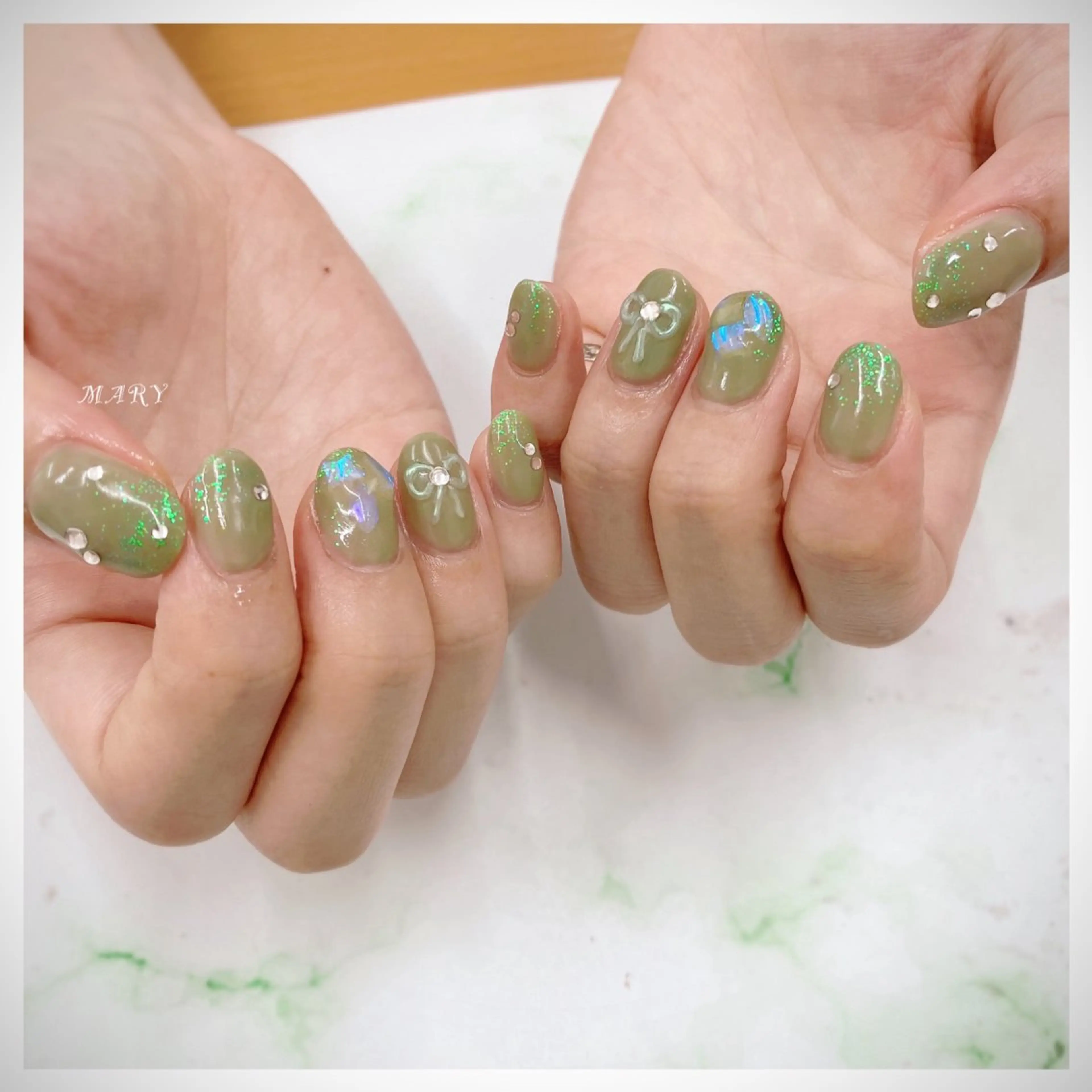 ネイル グラデーション グリーン ラメ(グリッター) ラメグラデーション ニュアンスネイル ハンドネイル Mary nail .narumiのネイルデザイン