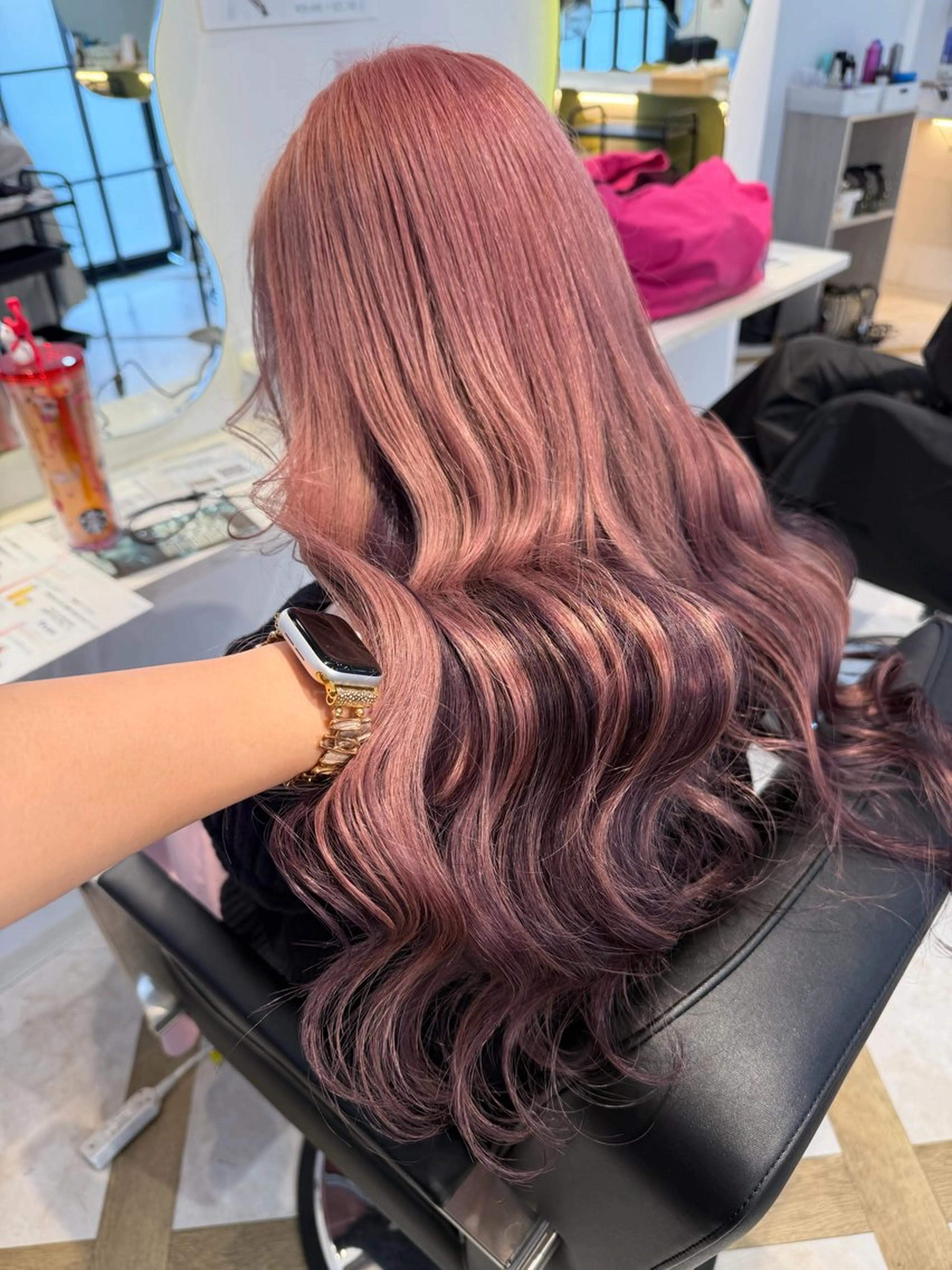 ロング カラー ヘアカラー Lovis moa 〘国分 かな〙のヘアスタイル