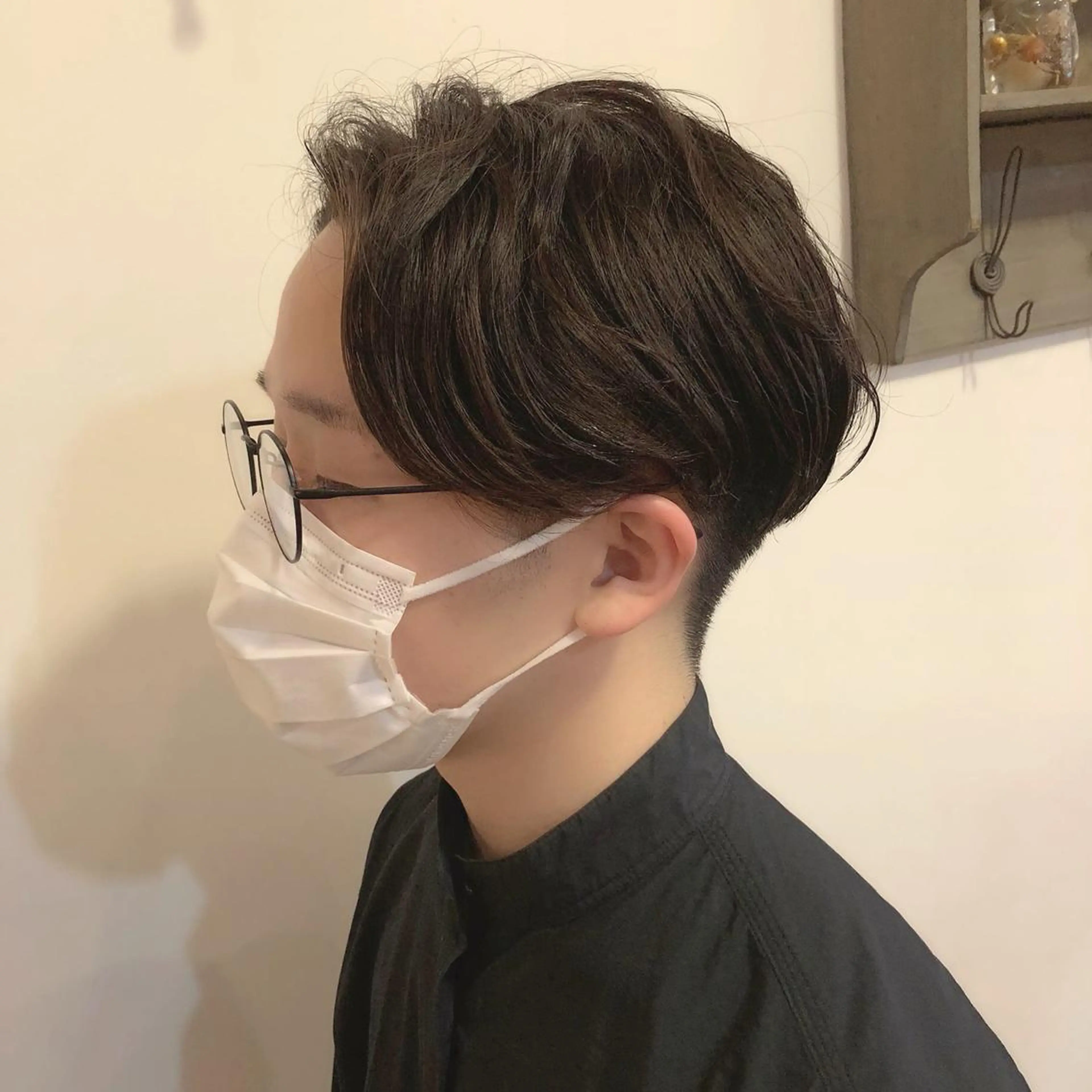 ミディアム カラー パーマ メンズ ミディアムパーマ センターパート メンズパーマ ニュアンスパーマ yukimi .のヘアスタイル