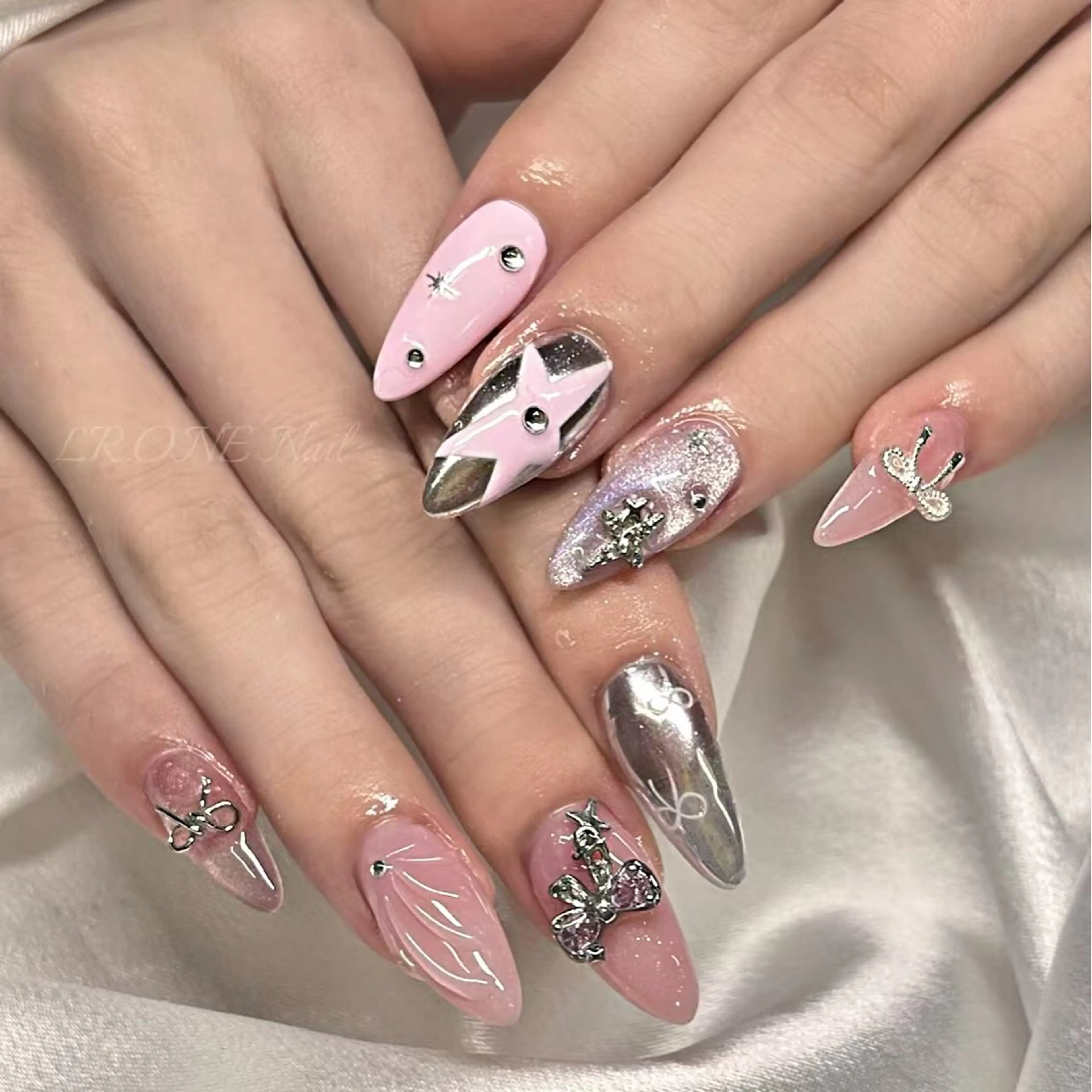 ネイル ハンドネイル LR.ONE ヨウのネイルデザイン