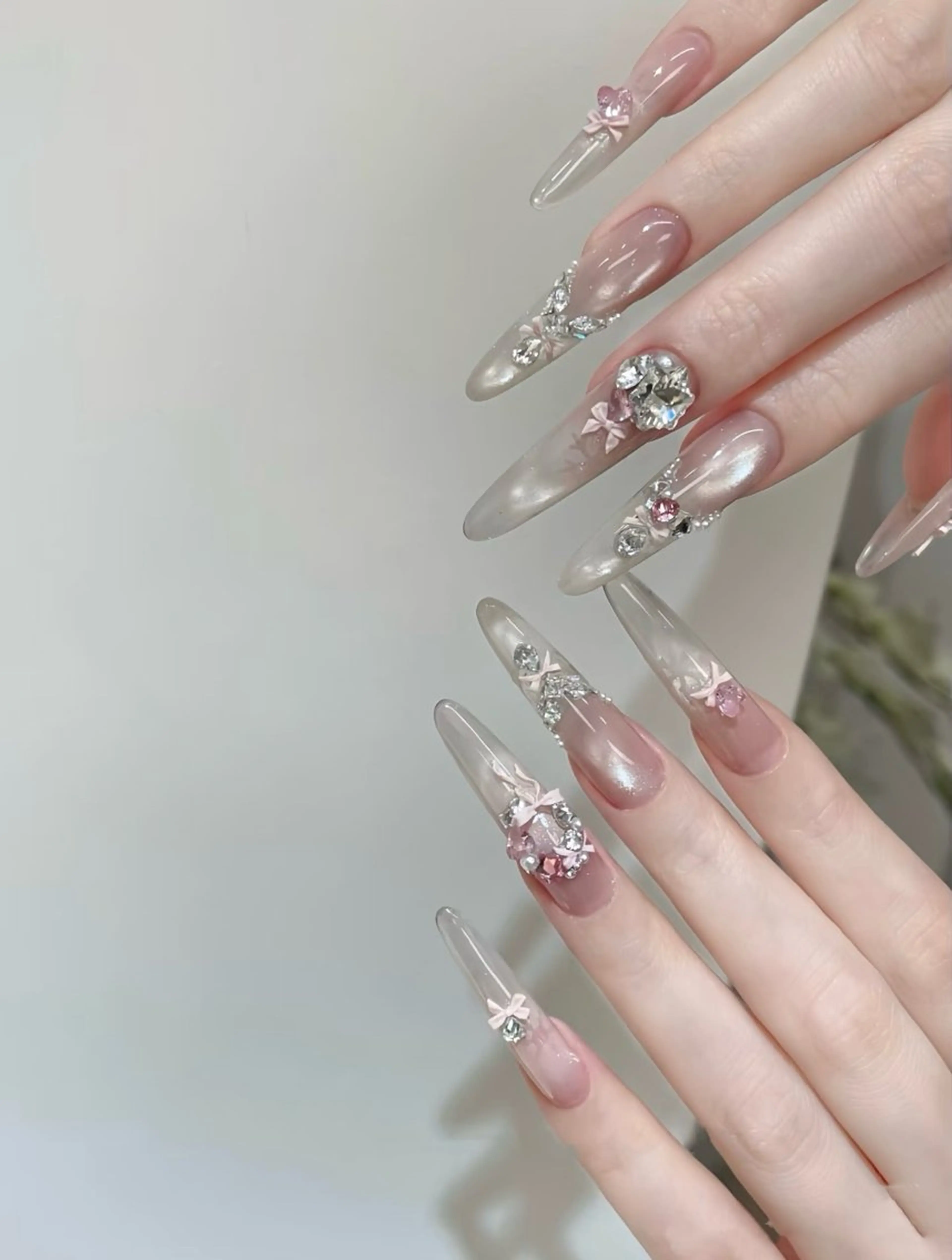 ネイル キラキラネイル ロングネイル ホワイト 冬ネイル ハンドネイル リセス 高田馬場のネイルデザイン