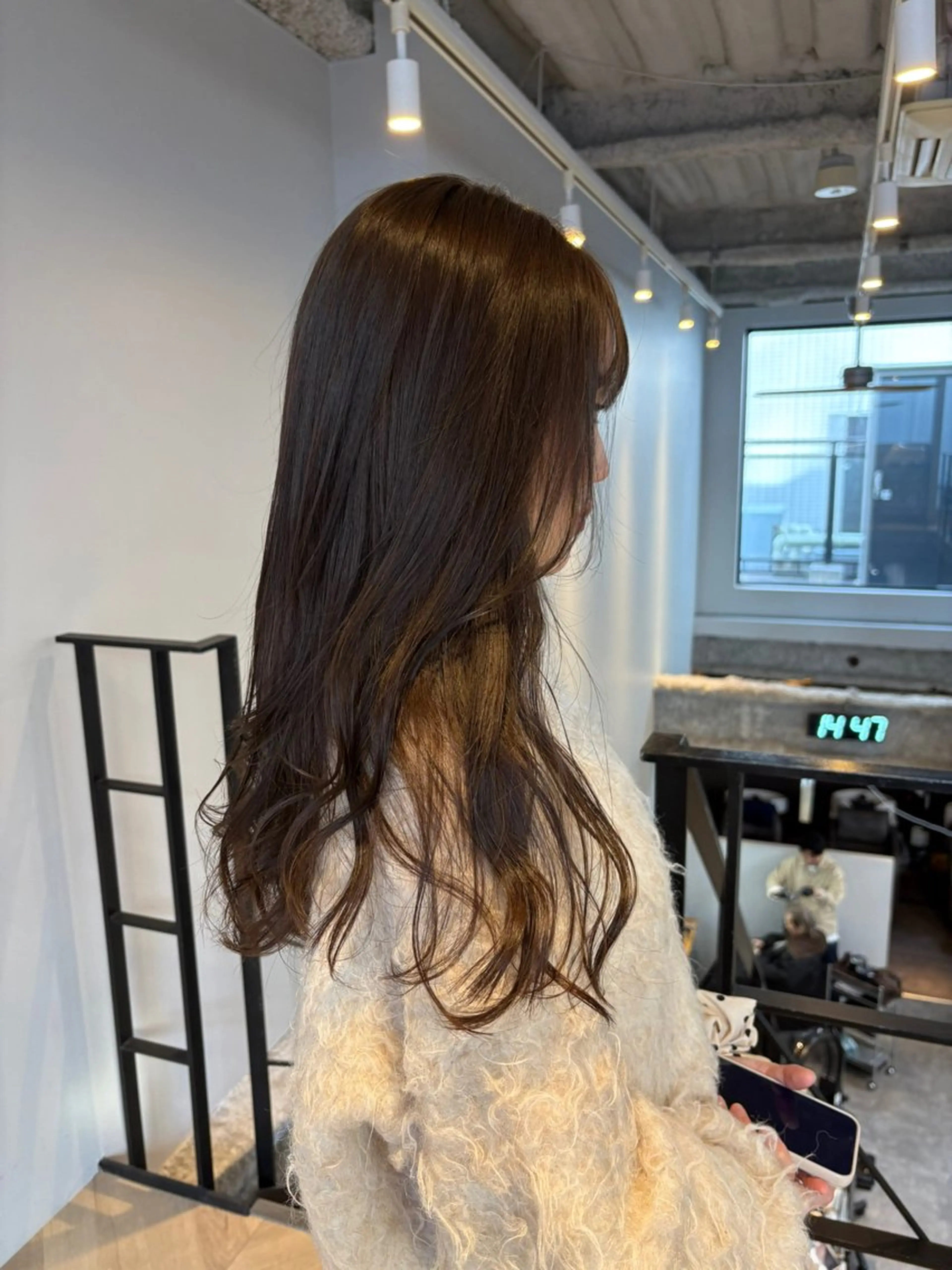 ロング アッシュ ヘアカラー yuri/オリーブ/ 暖色カラー/レイヤーのヘアスタイル