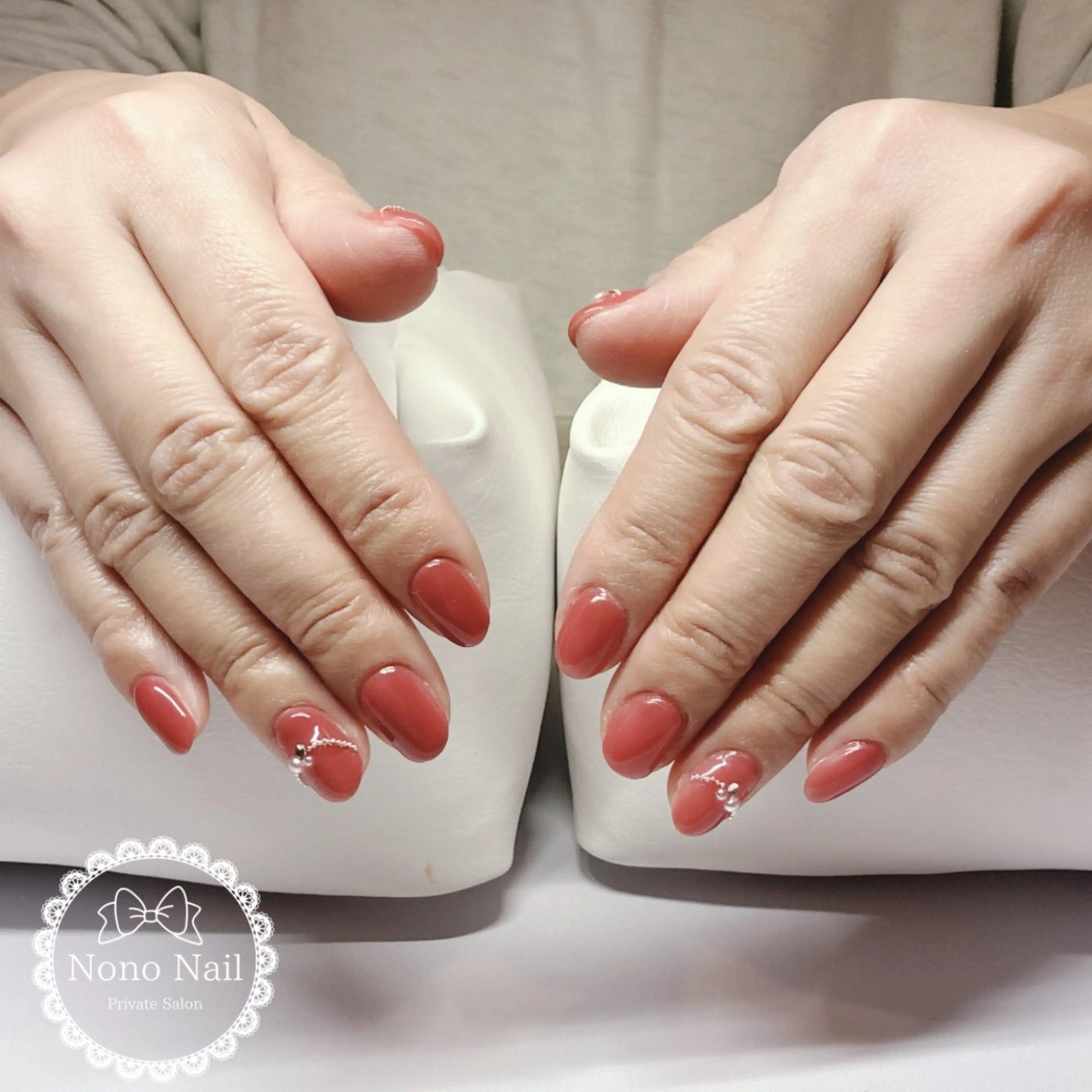 ネイル 赤色 シンプルネイル ストーンネイル Nono Nail ノノネイルのネイルデザイン