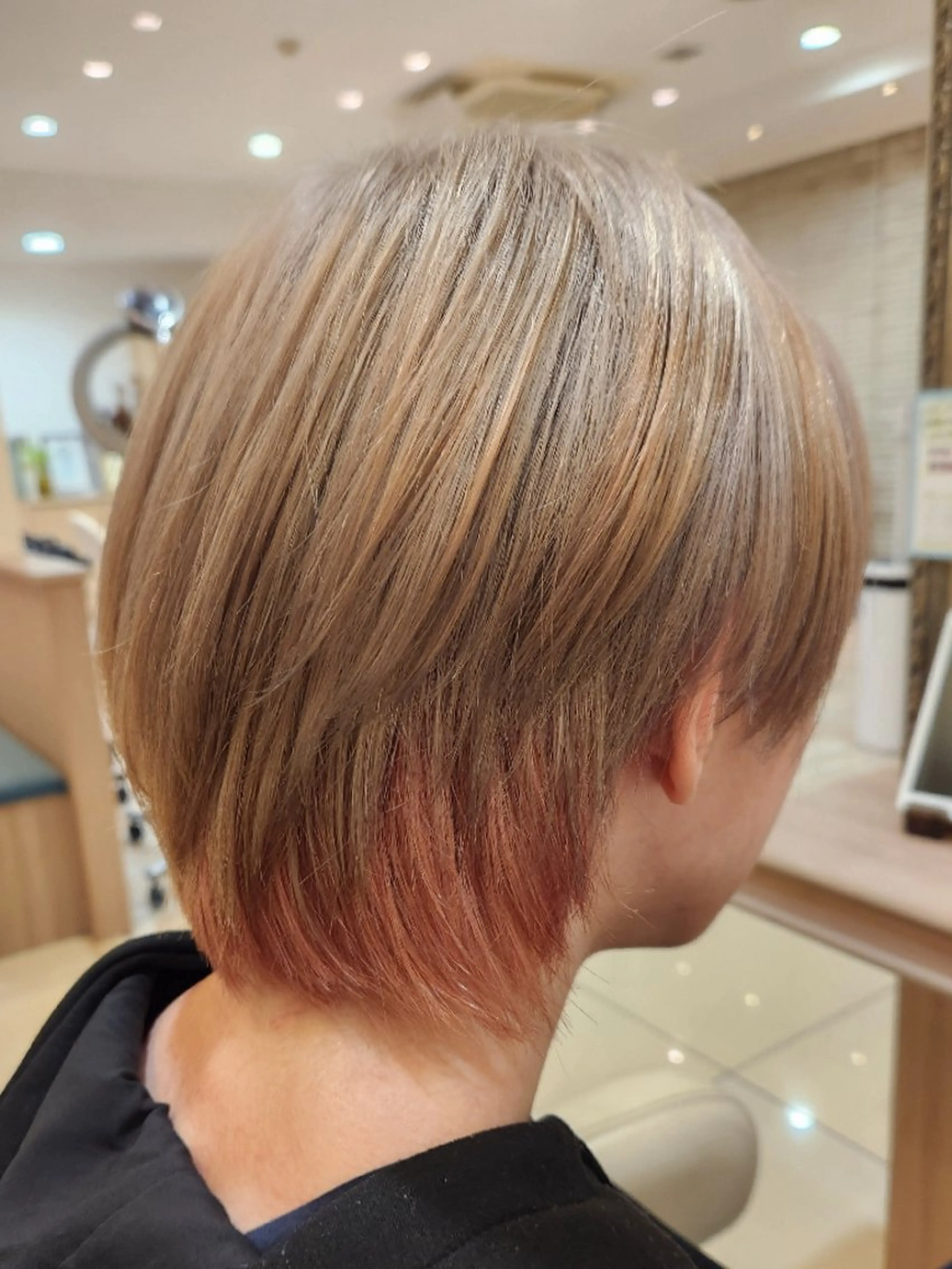 ショート カラー 推しアニメカラー🌈 ツヤ透明感カラー🦄のヘアスタイル