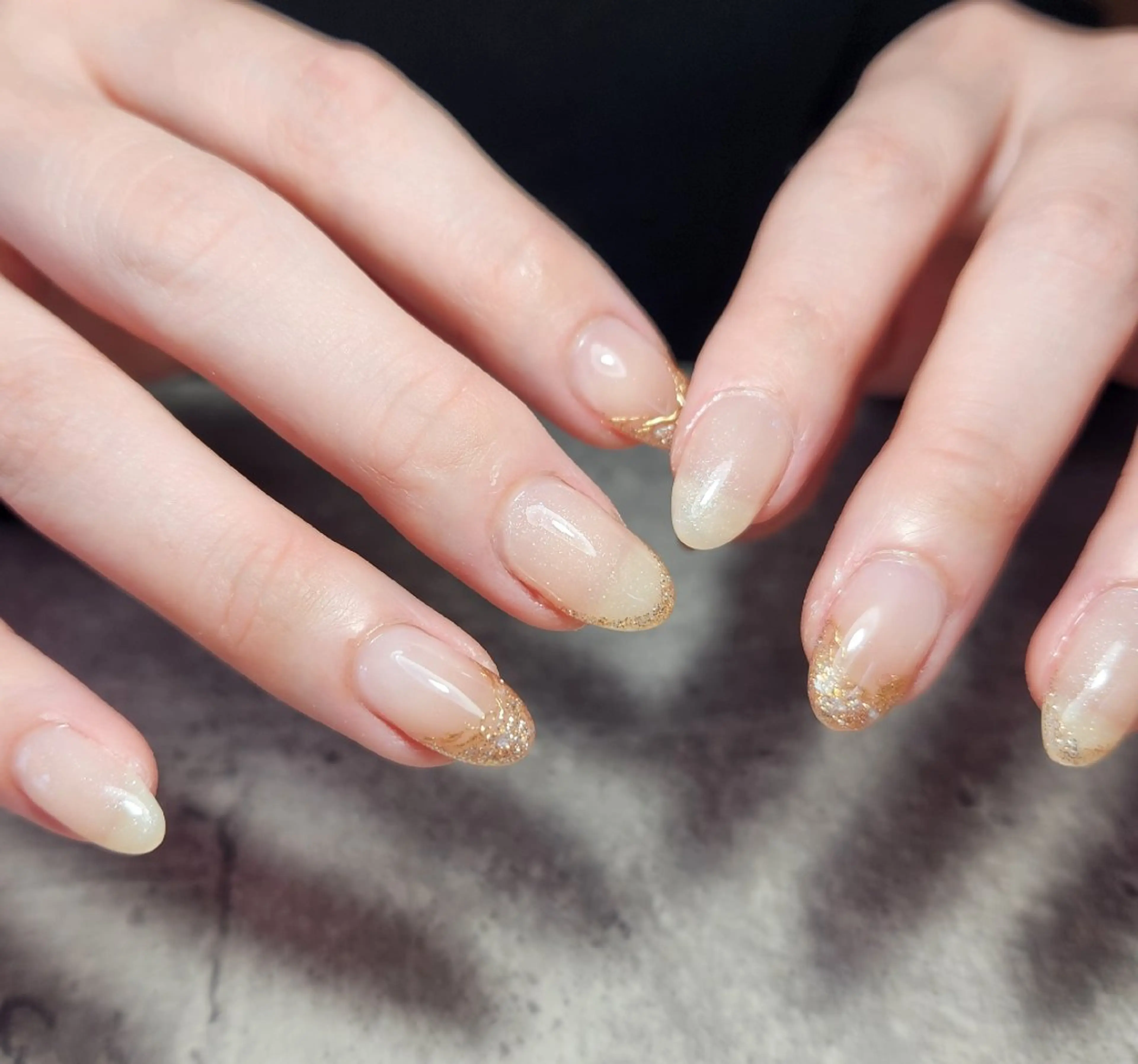 ネイル フレンチネイル グラデーション ラメ(グリッター) 春ネイル ワンホンネイル   BENNIEのネイルデザイン