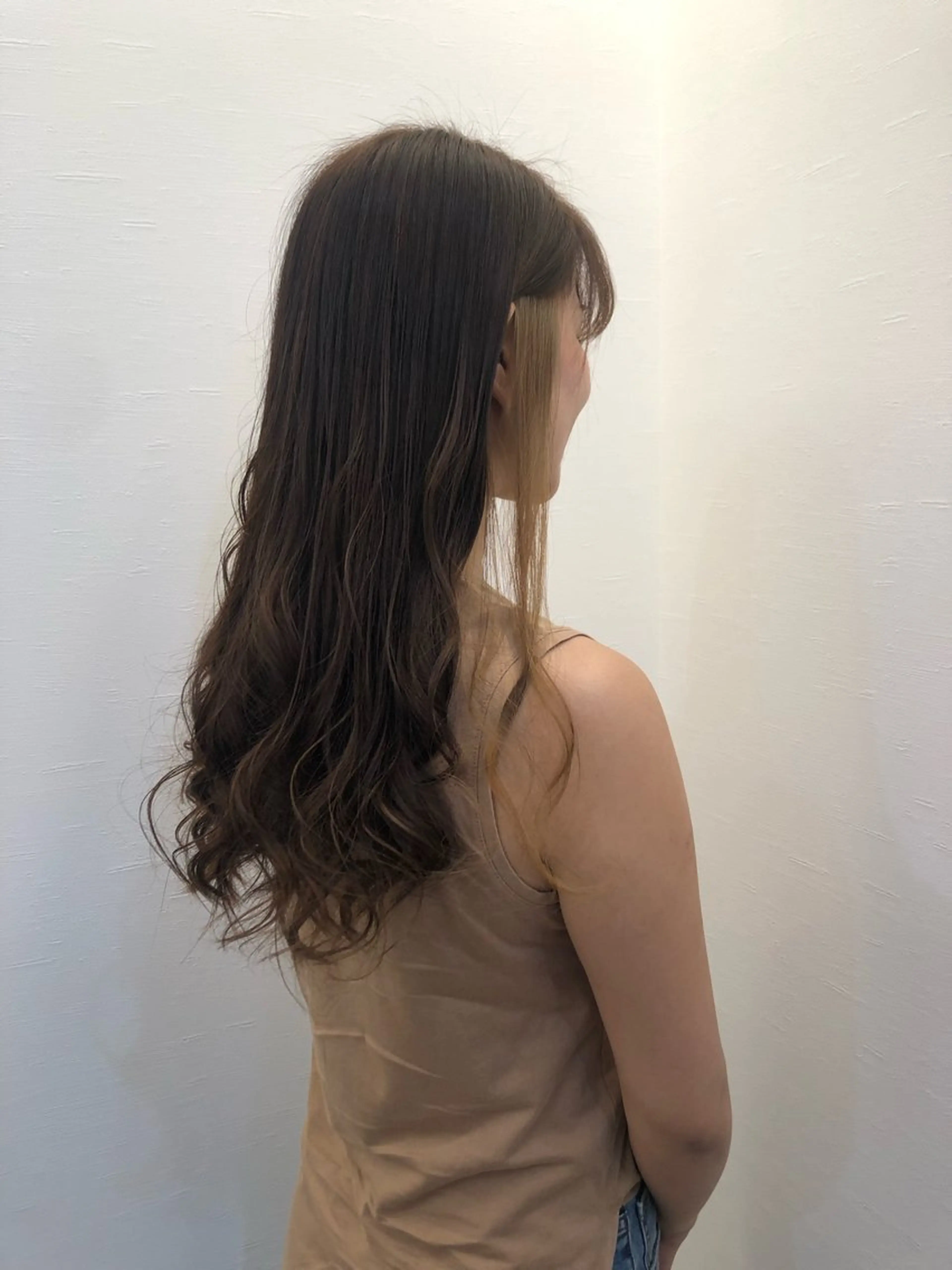 カラー ツノガイ エリのヘアスタイル