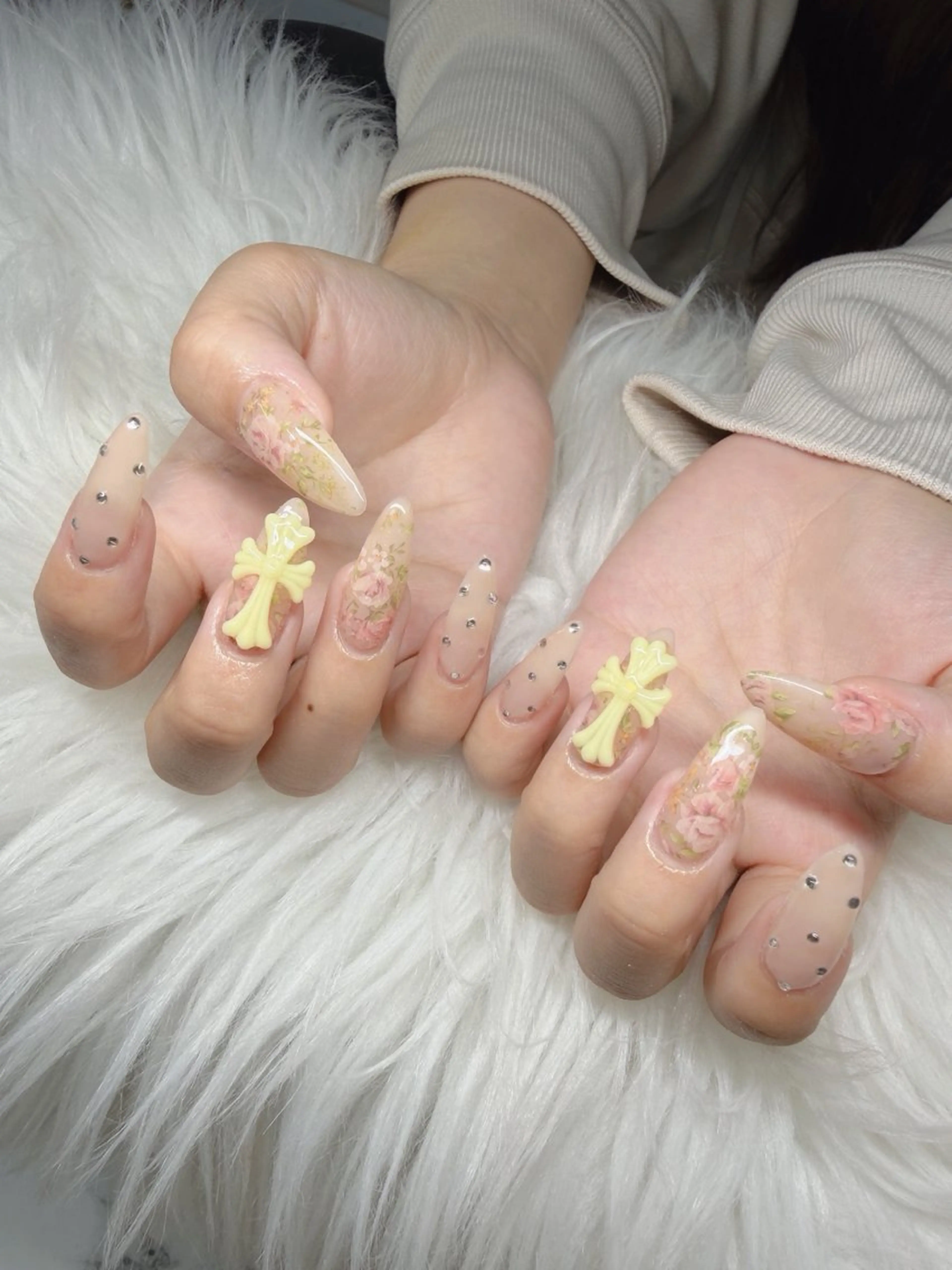 ネイル 長さ出し グラデーション 卒業式 キラキラネイル マグネットネイル Lee Nailsのネイルデザイン