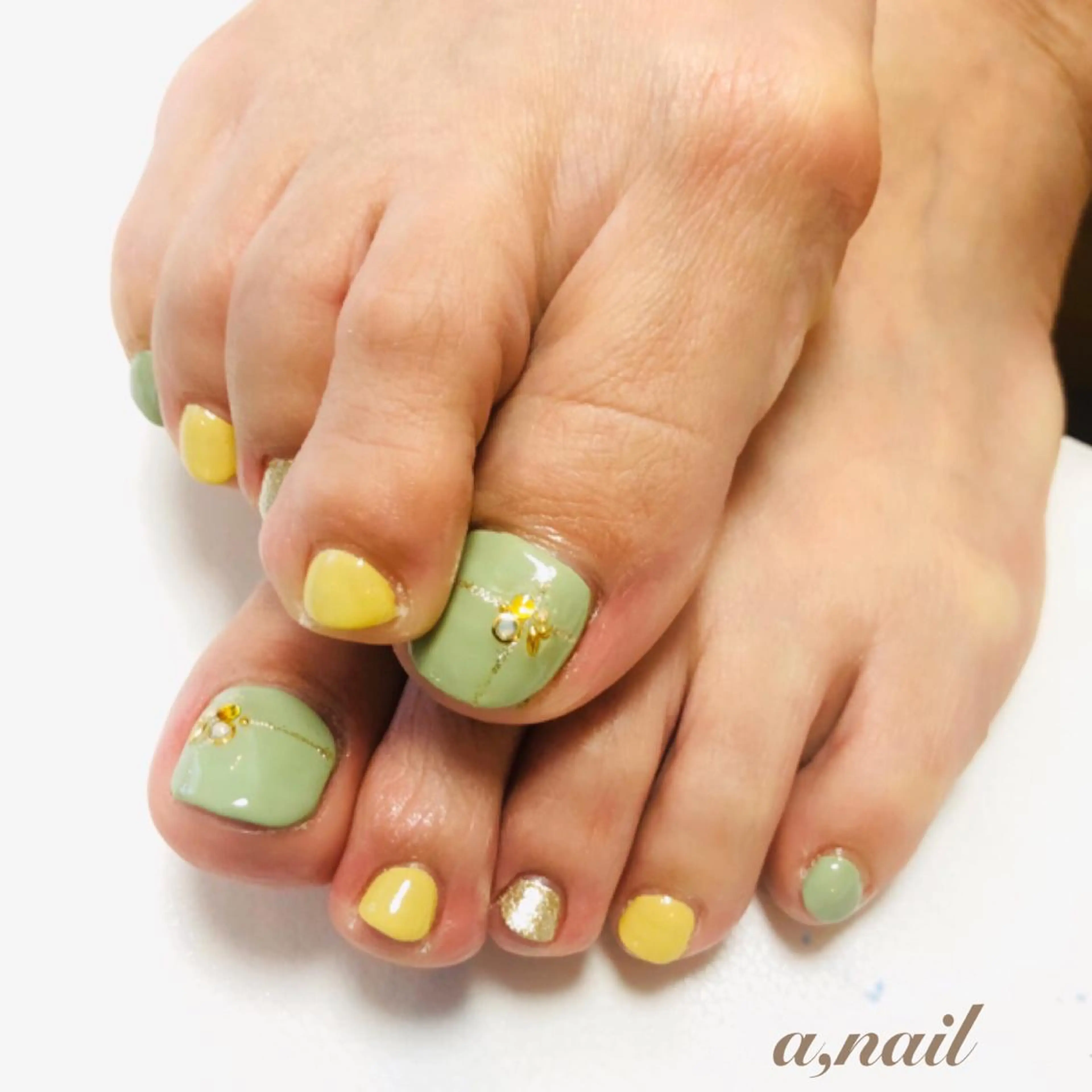 ネイル フットネイル ジェルネイル グラデーション オフィスネイル ワンカラーネイル フットネイル ネイルサロン エーネイルのネイルデザイン