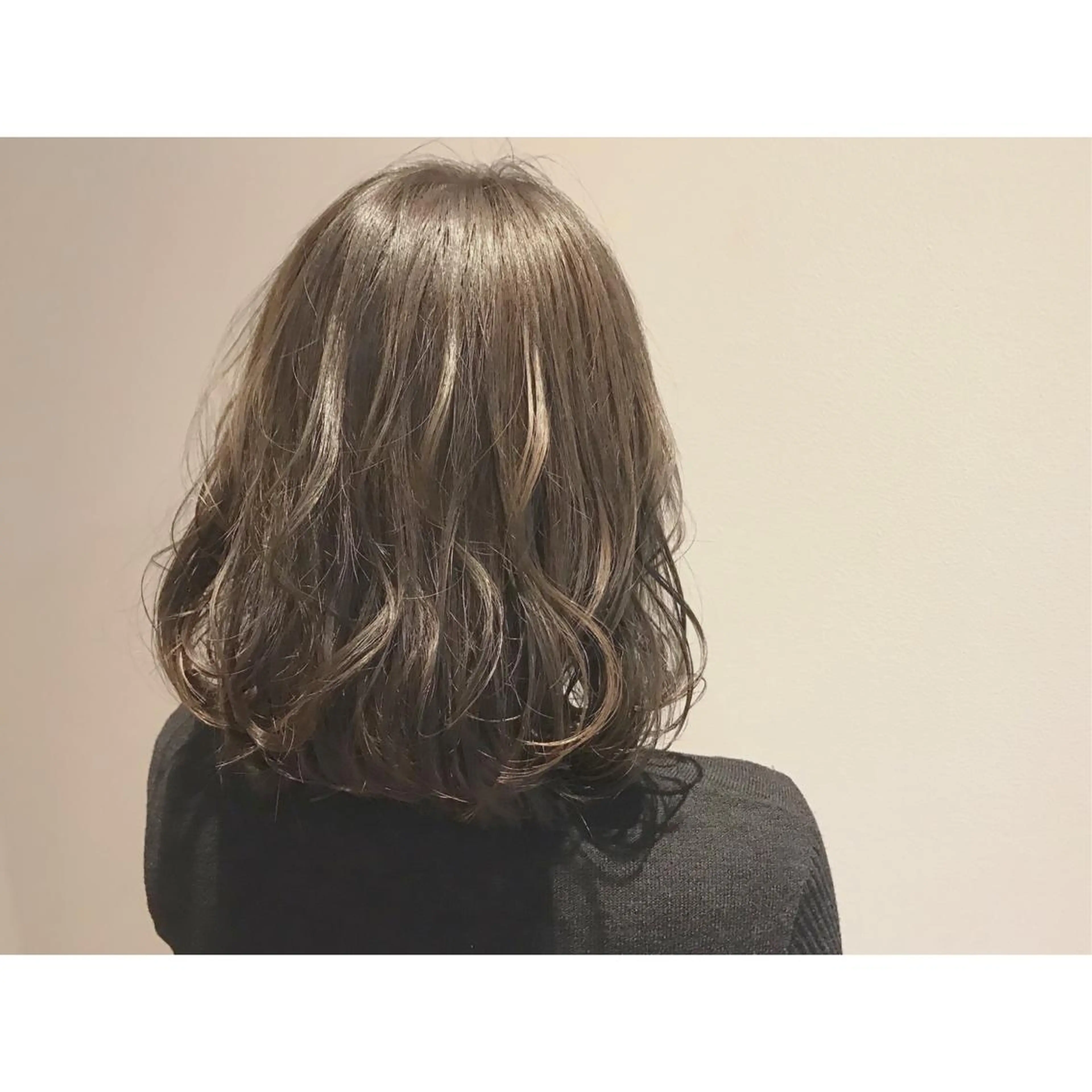 ミディアム カラー アッシュ ブルーカラー ブルージュ グレージュ なかにし まゆみのヘアスタイル