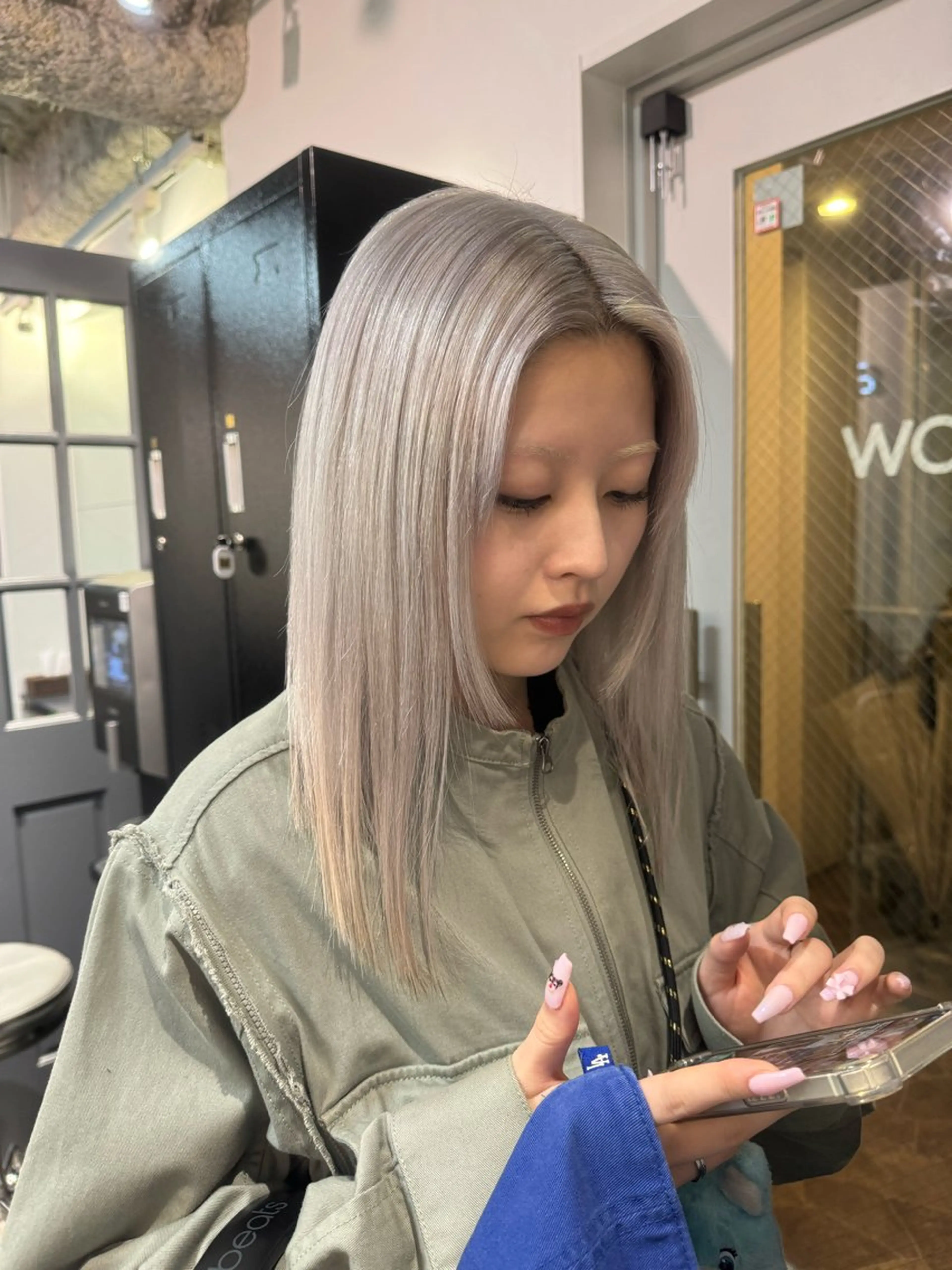 ミディアム カラー ヘアカラー トリートメント ハイトーン&髪質改善 ＆韓国エクステ🤎のヘアスタイル