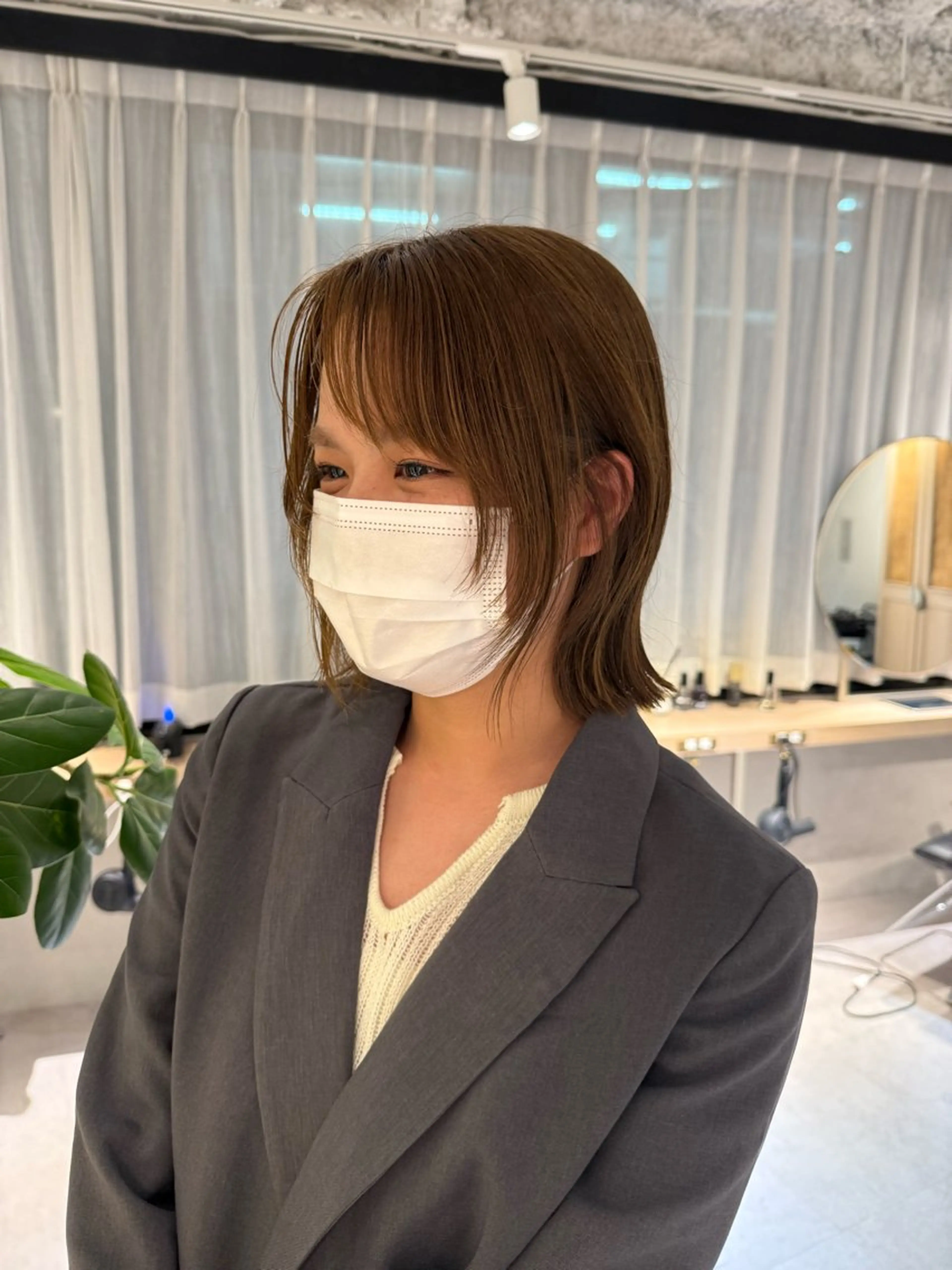 ミディアム ボブ 顔まわりレイヤー レイヤーカット 外ハネヘア SHEA 遥海 アイブロウ/眉パーマの眉毛・アイブロウイメージ