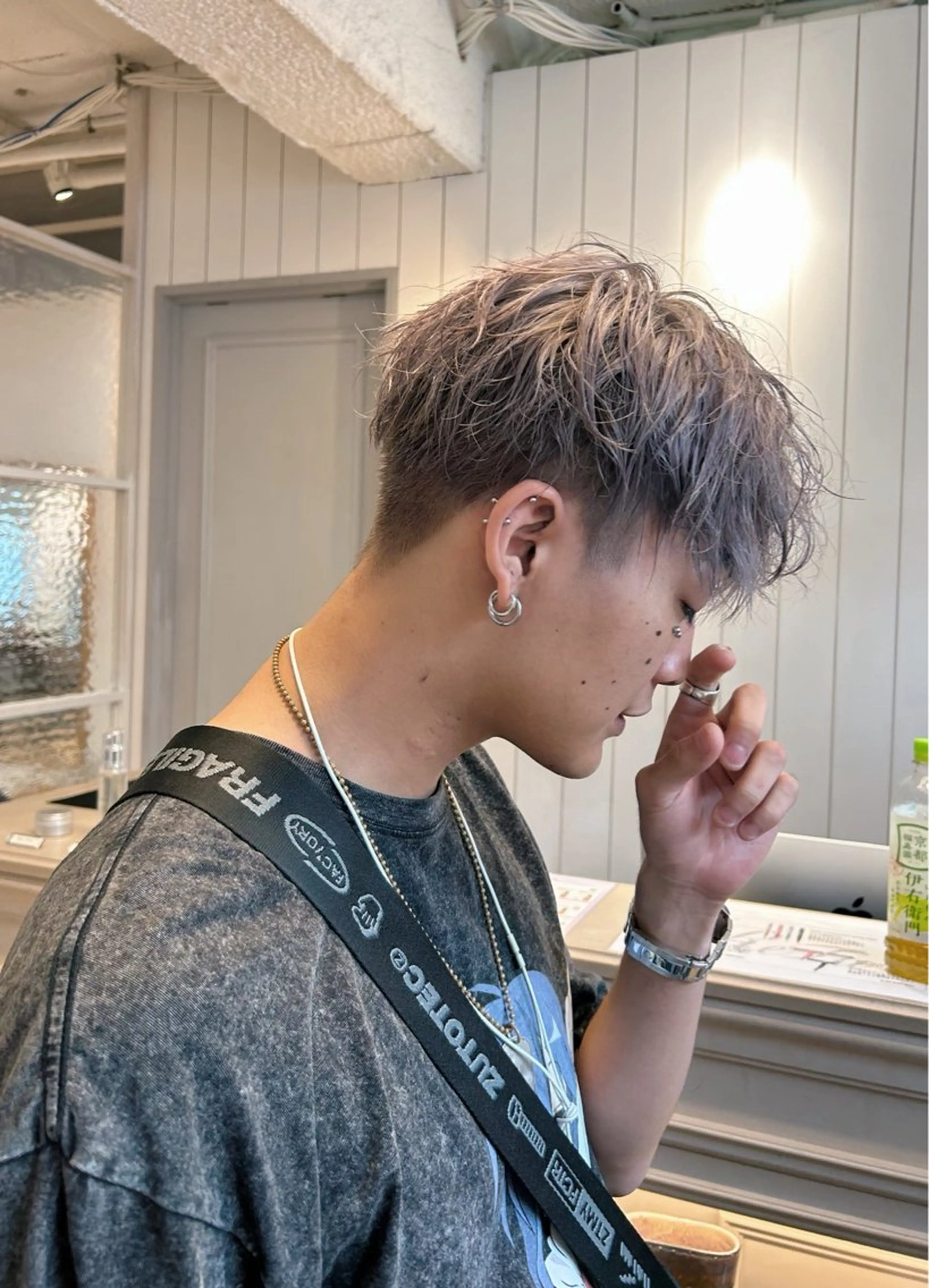 ショート カラー ハイトーンボブ 前田 表参道　グレージュのヘアスタイル