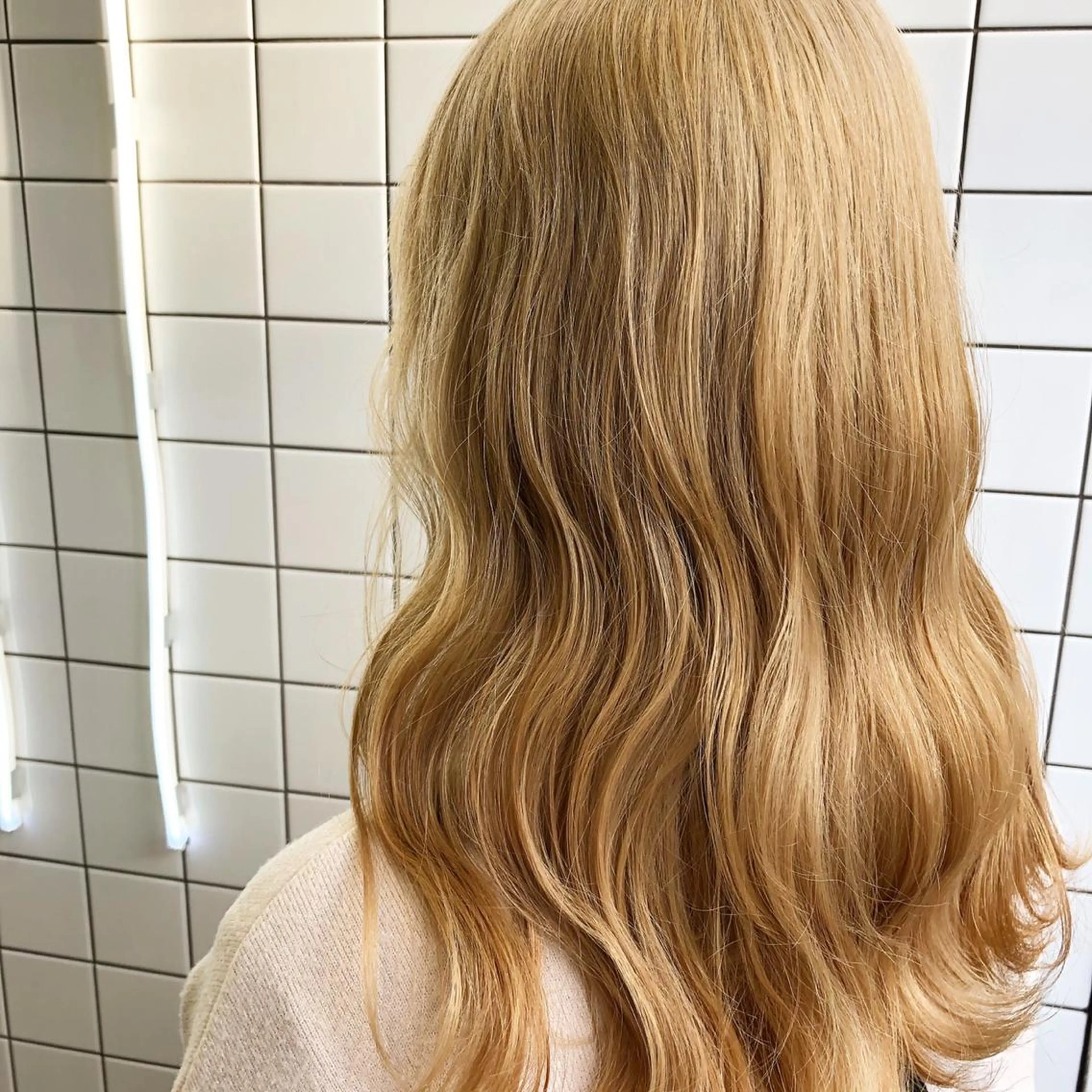 ロング カラー ヘアカラー 鴫原 亜弥のヘアスタイル