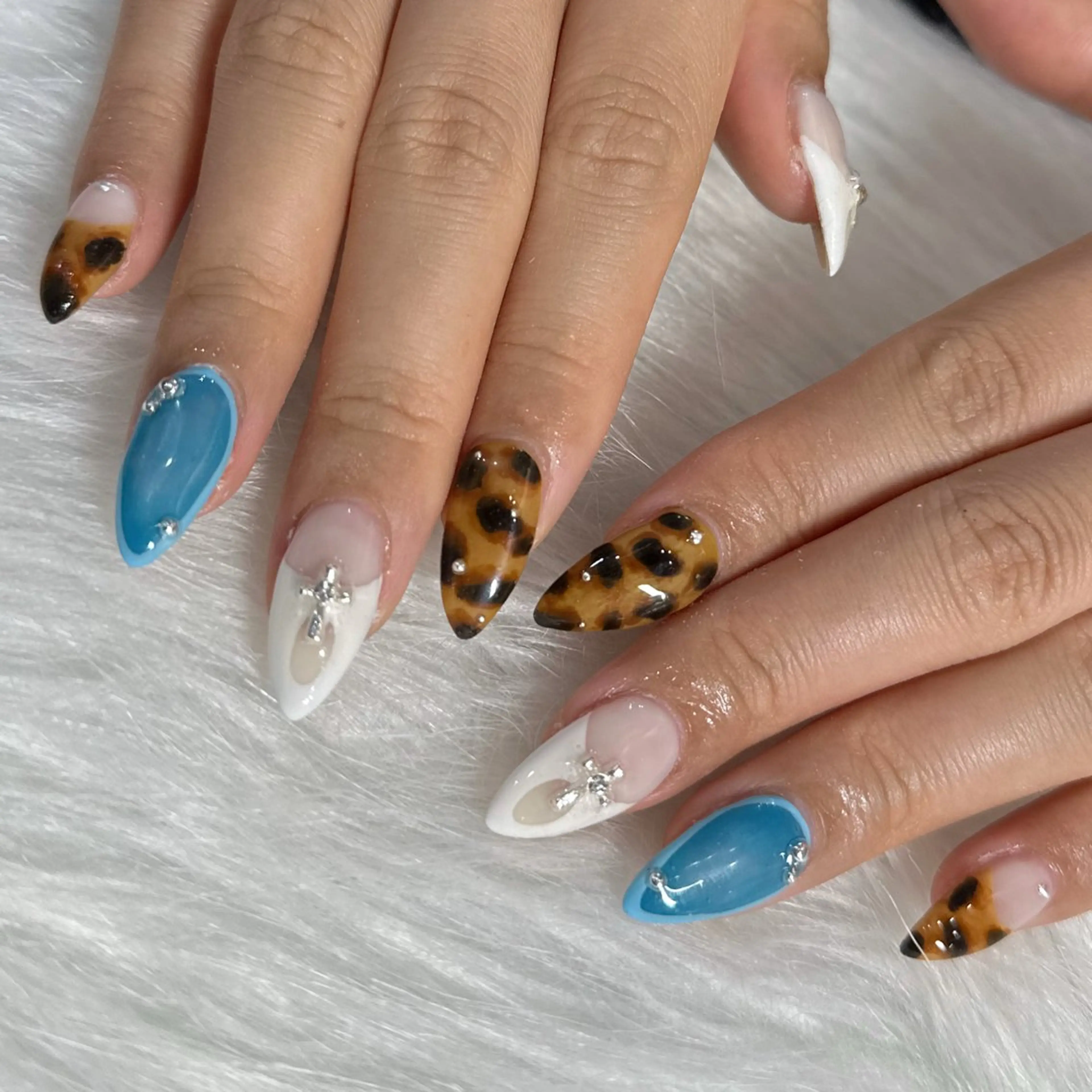 ネイル ハンドネイル フットネイル LAVISH nanamiのネイルデザイン