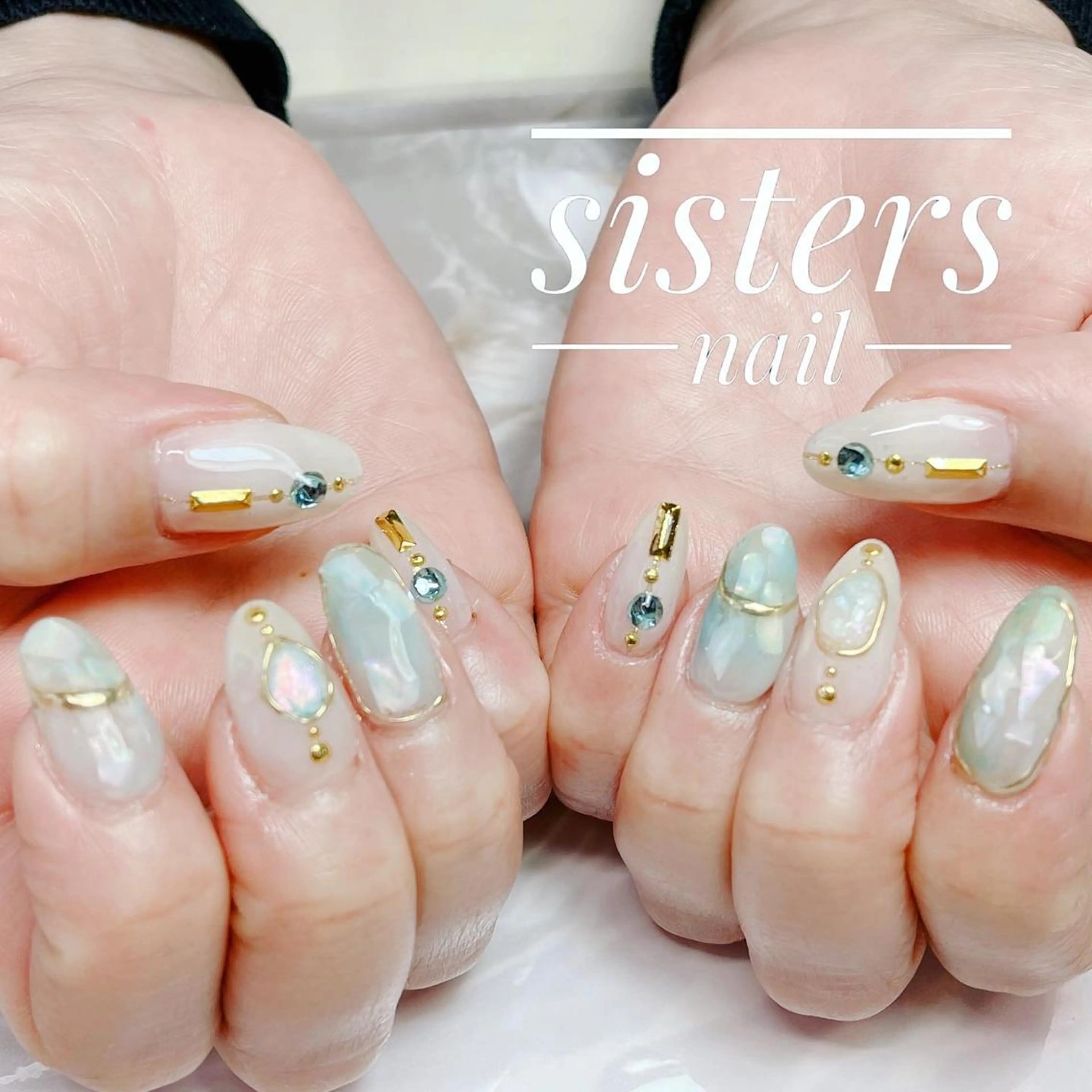 ネイル アートネイル クリアネイル グリーン キラキラネイル ニュアンスネイル ハンドネイル ハンドケア sisters nail.fのネイルデザイン