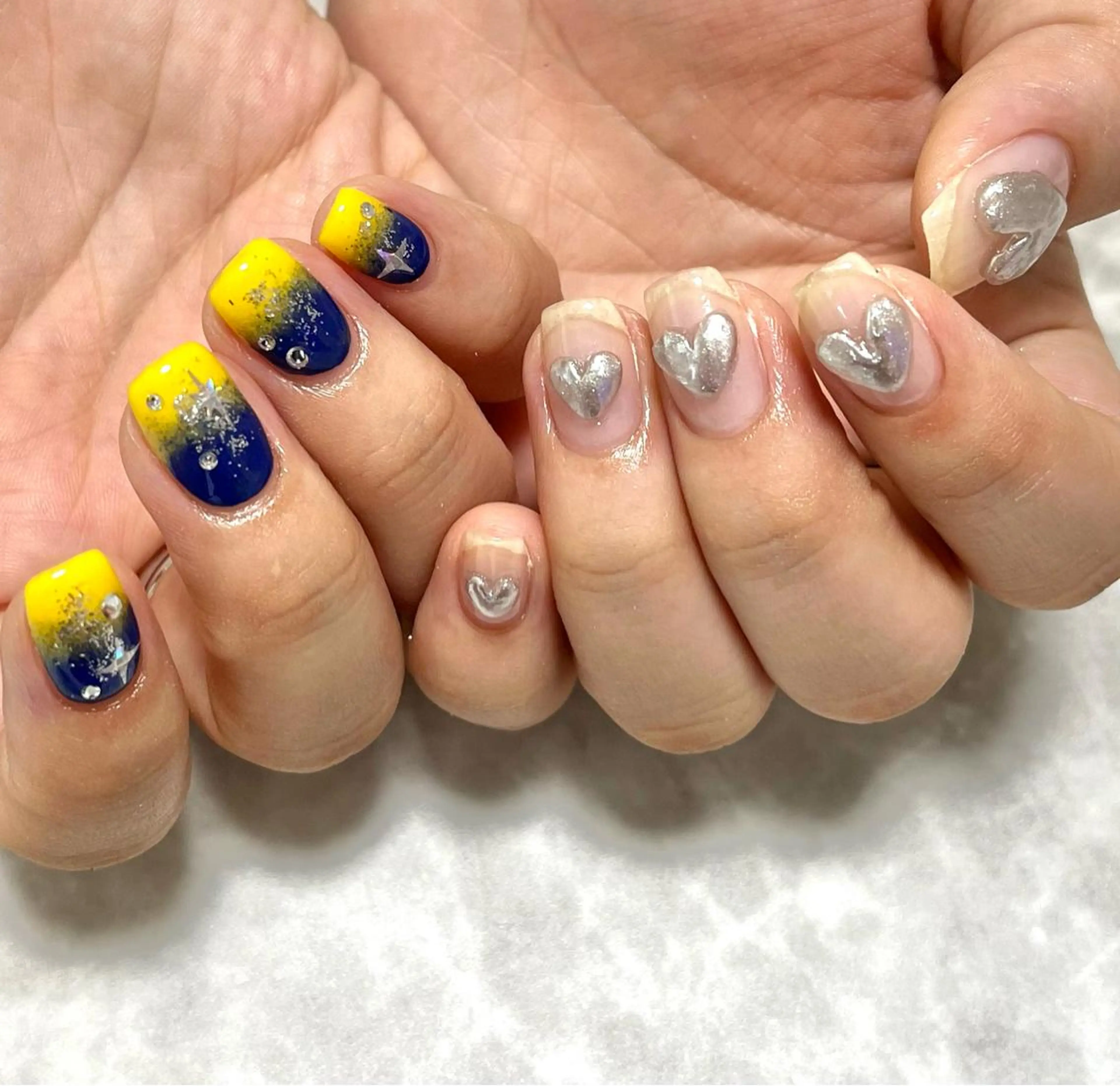 ネイル ジェルネイル キラキラネイル 韓国ネイル オフィスネイル パラジェル ハンドネイル nails' it...のネイルデザイン