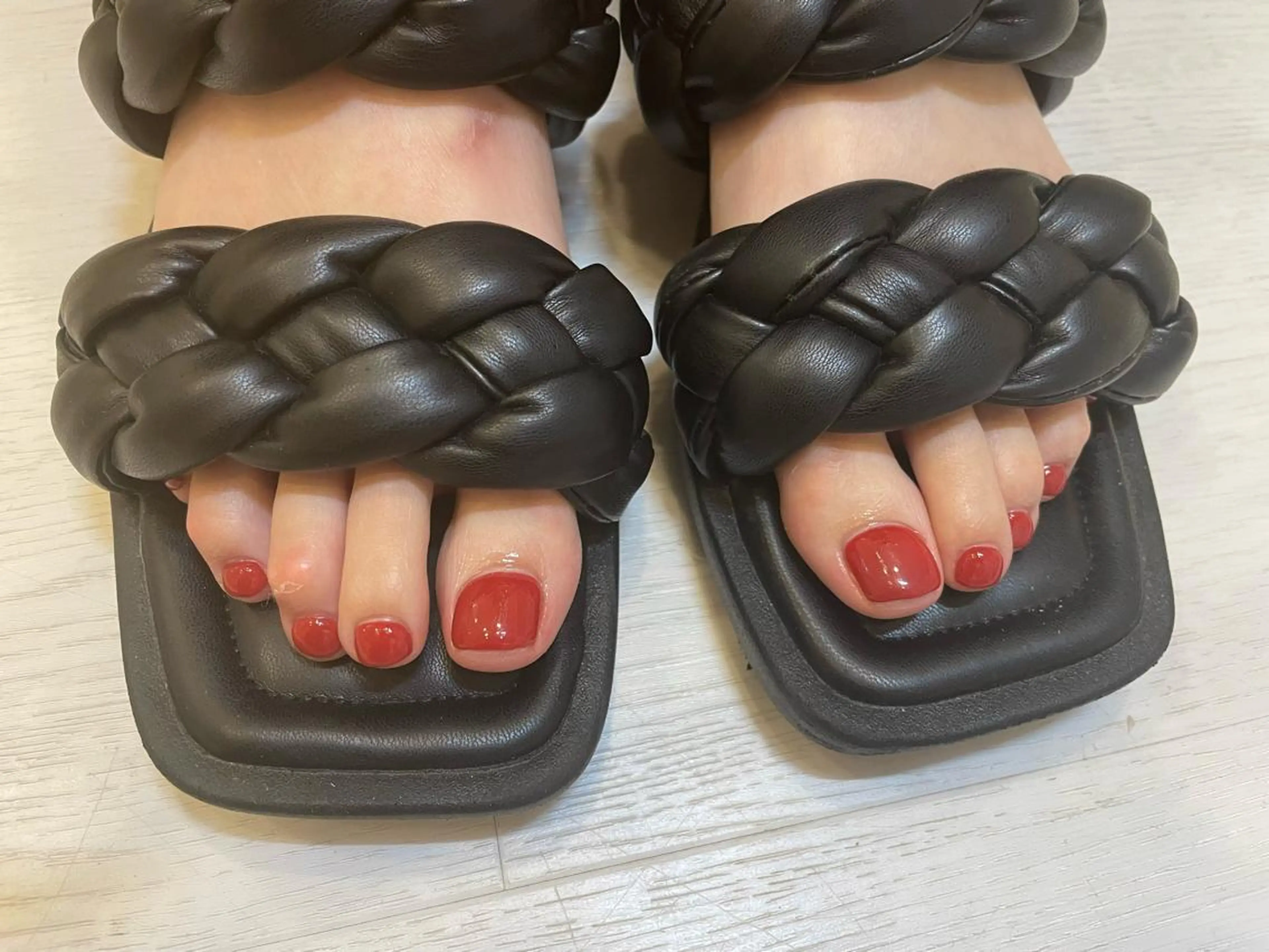 ネイル フットネイル ワンカラーネイル haruka. nailsTOKYOのネイルデザイン