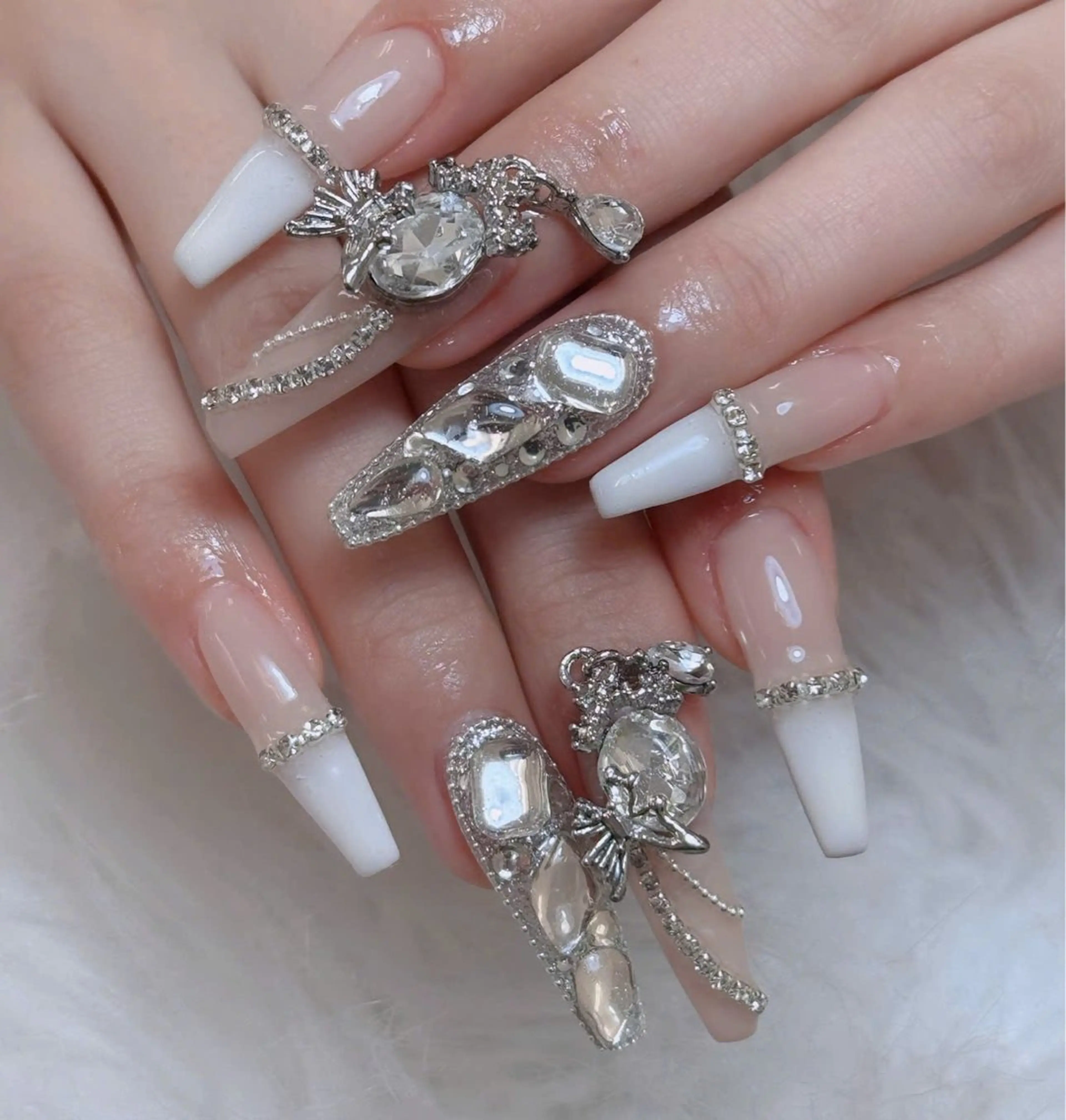 ネイル オーロラネイル フレンチネイル ジェルネイル ハロウィン キラキラネイル ハンドネイル H.baby Nail Salonのネイルデザイン