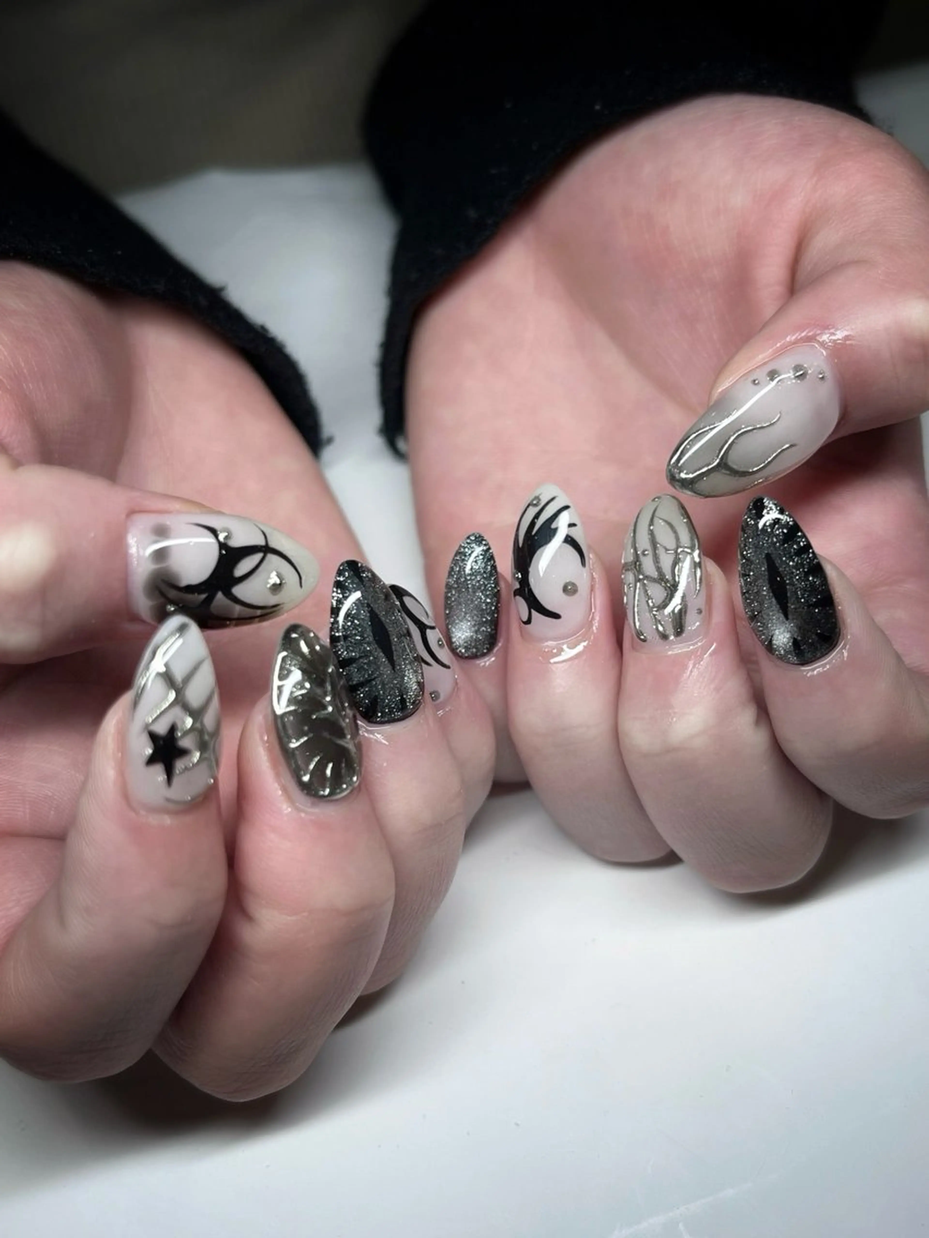 ネイル ハンドネイル moca心斎橋店 Aina🐈‍⬛🤍のネイルデザイン