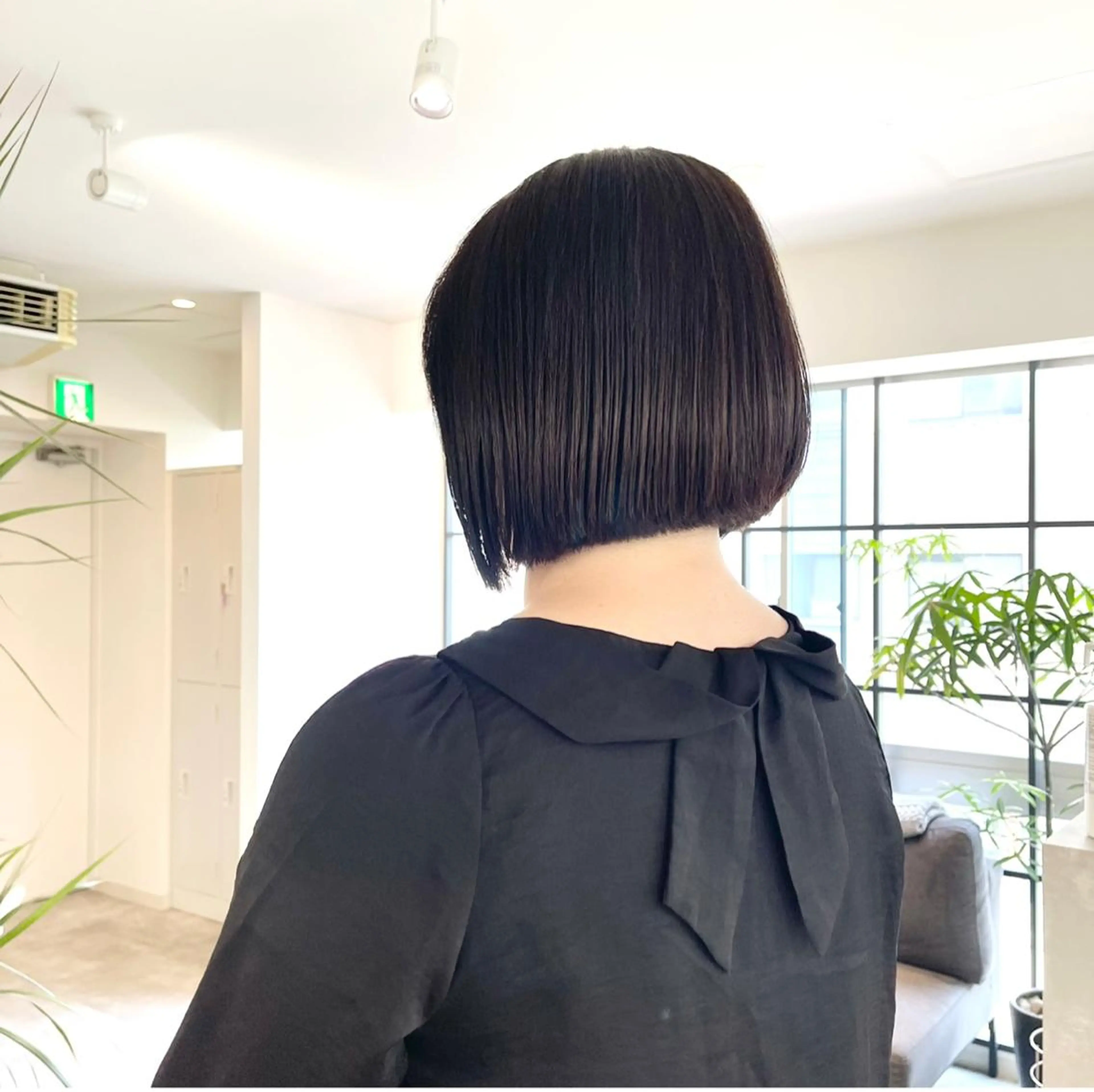 ショート 前下がりボブ ボブ カット 縮毛矯正 黒崎 勝巳のヘアスタイル