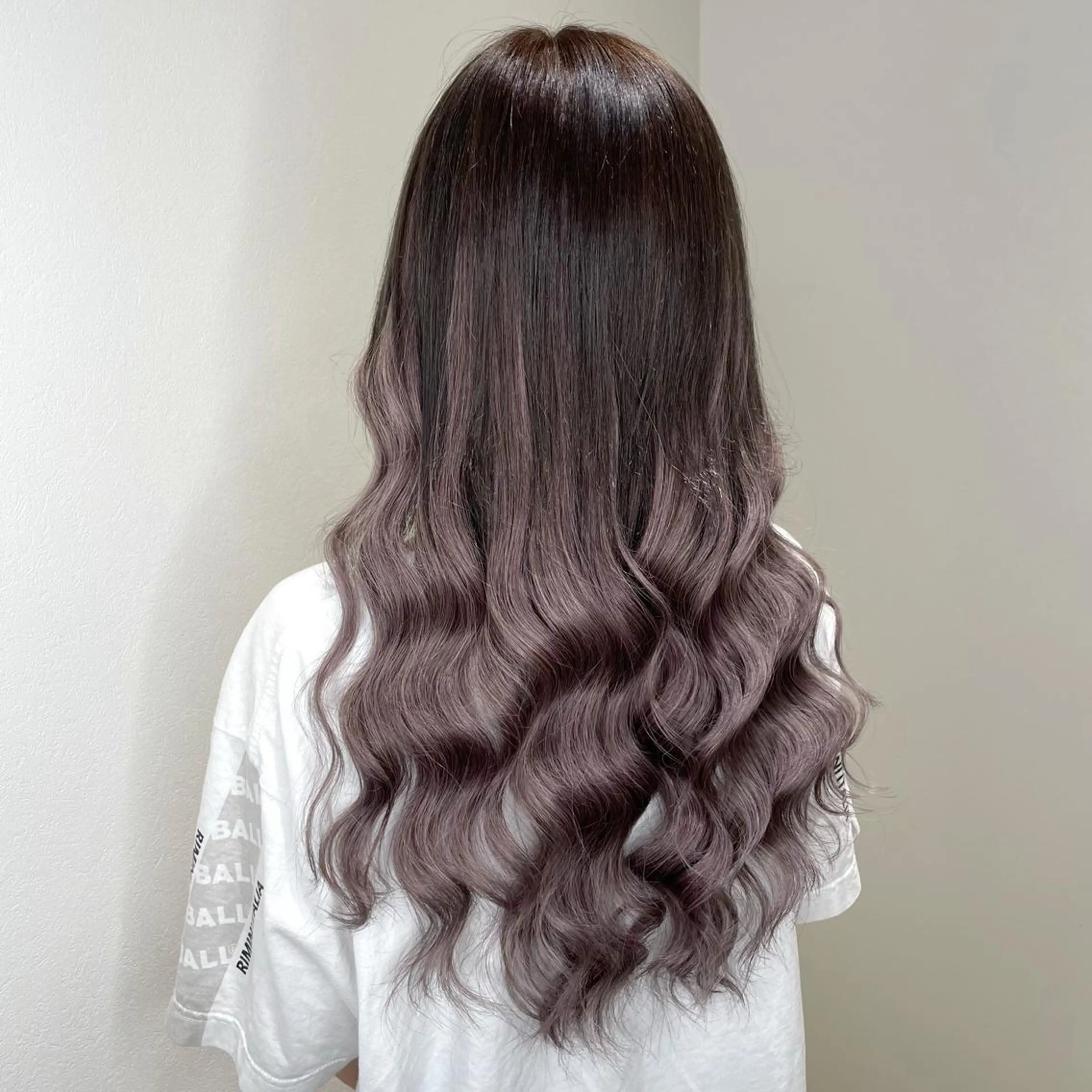 ロング カラー シールエクステ アッシュ グラデーションカラー グレージュ エクステ ヘアカラー エクステ KEISUKE🐶 カラー✨エクステのヘアスタイル