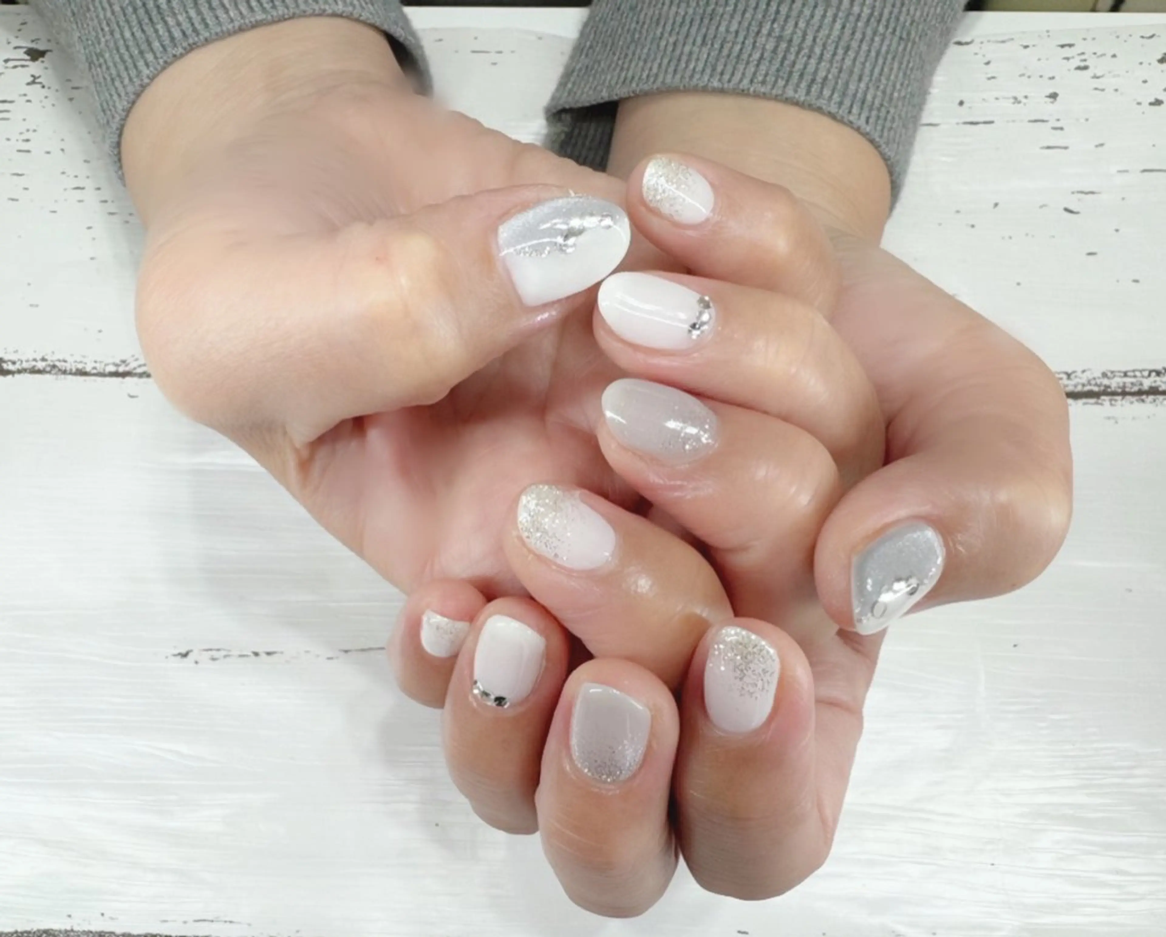 ネイル 持ち込み ホワイト 冬ネイル ハンドネイル ネイルサロン nail_upのネイルデザイン