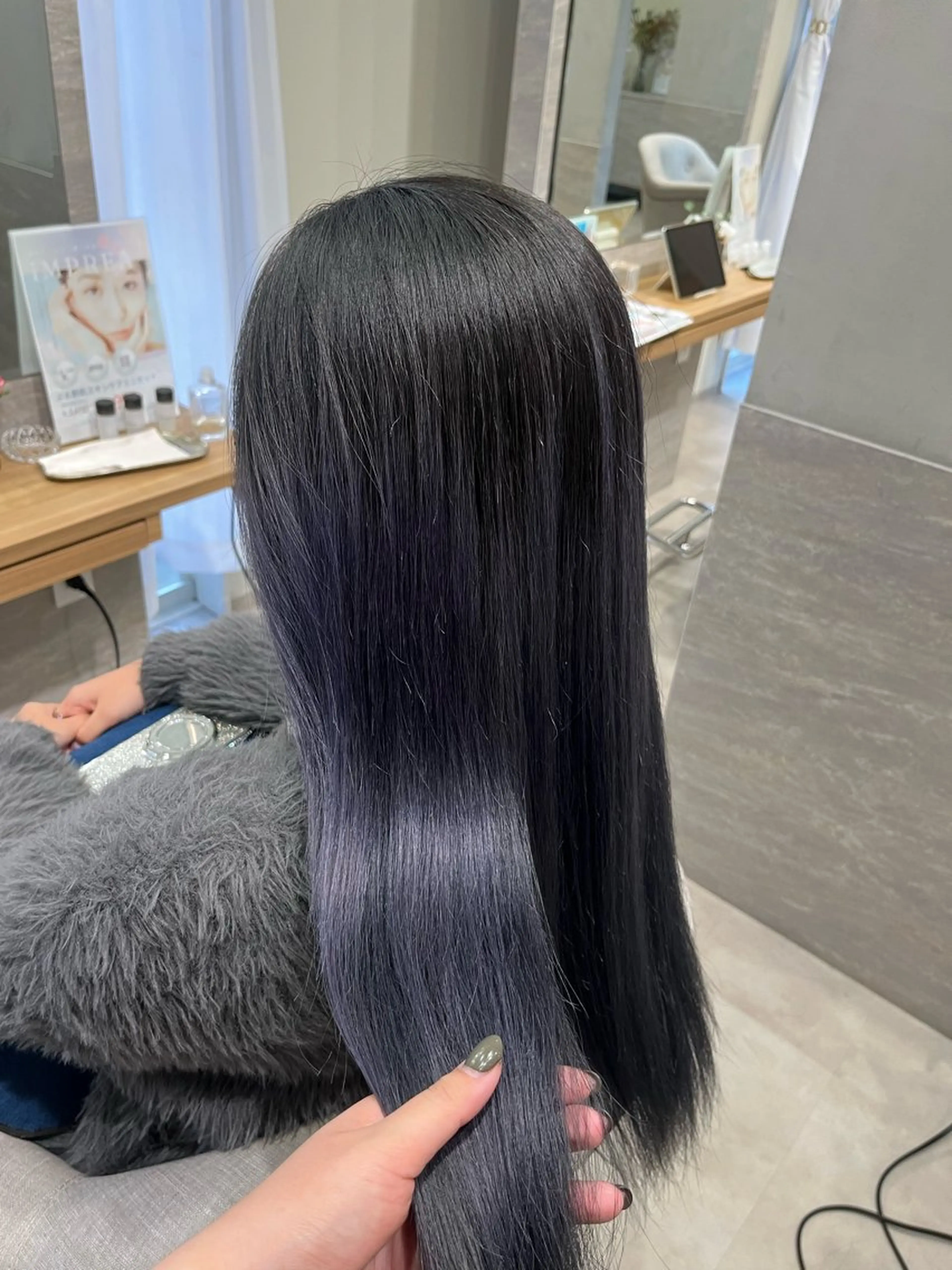 ロング カラー pollen moekaのヘアスタイル