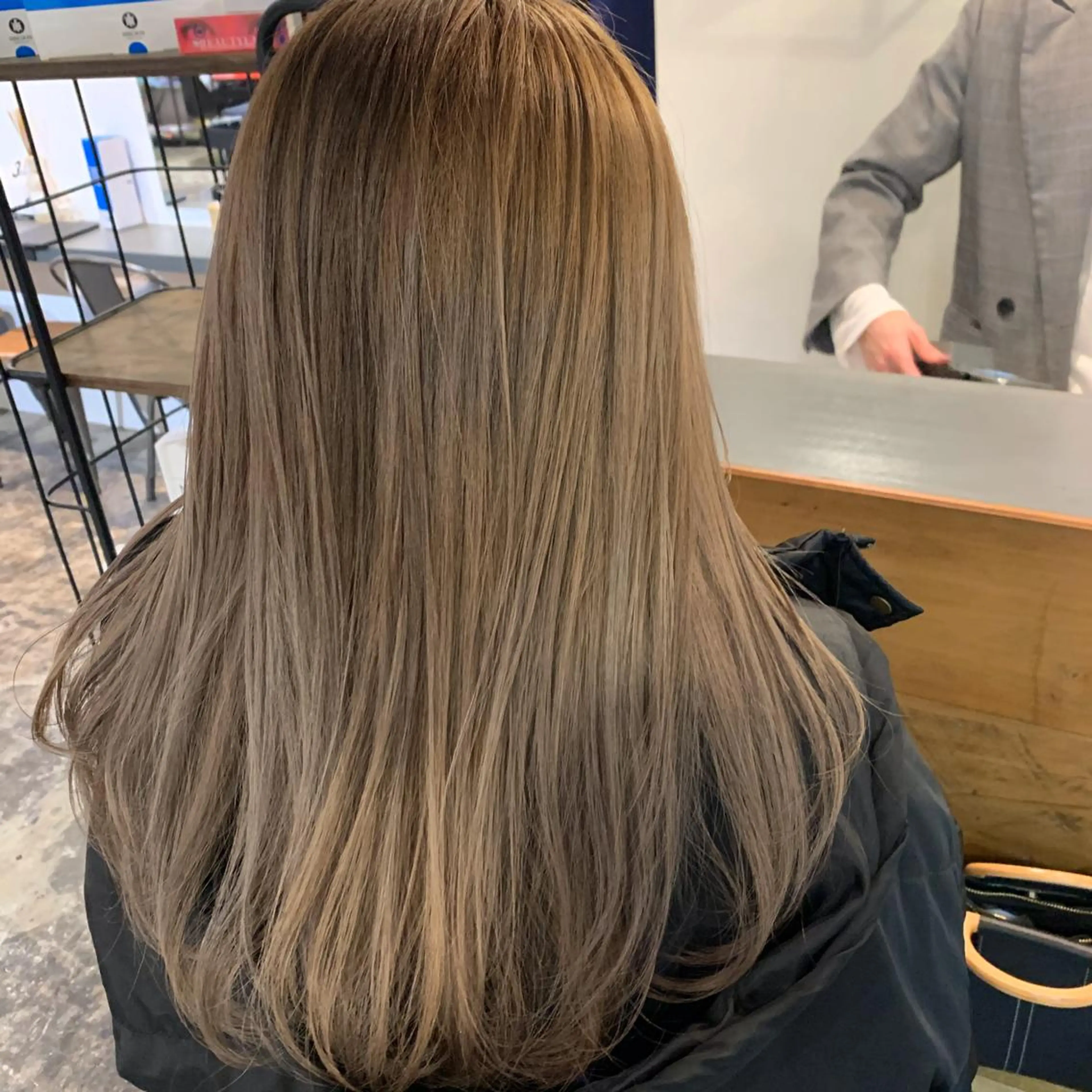 ロング カラー UMEDA FIGAROのヘアスタイル