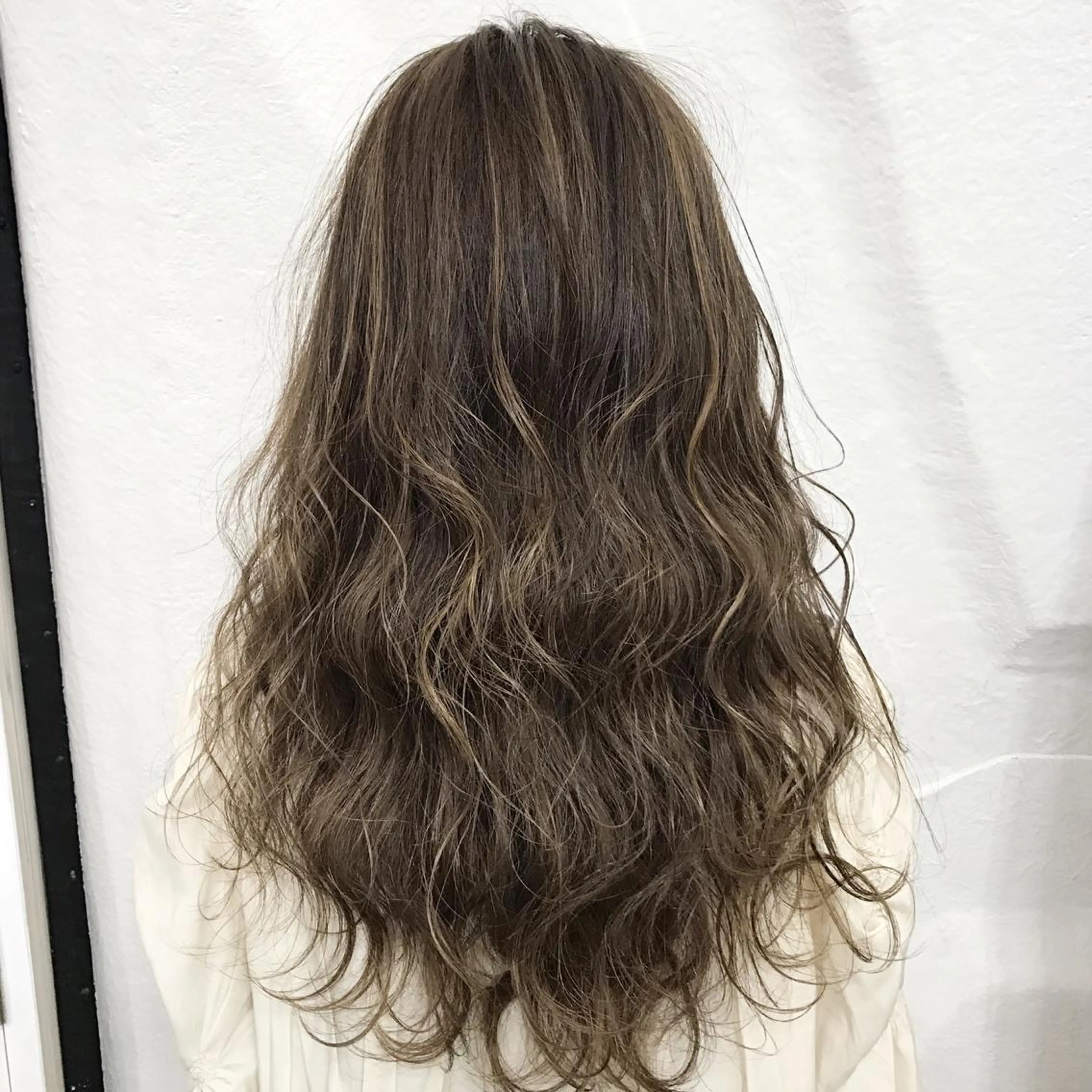 ロング カラー ベージュカラー グレージュ ハイライトカラー ハイライト サロウィン所属・K-POP好き美容師 🇰🇷Kai.Yのヘアスタイル