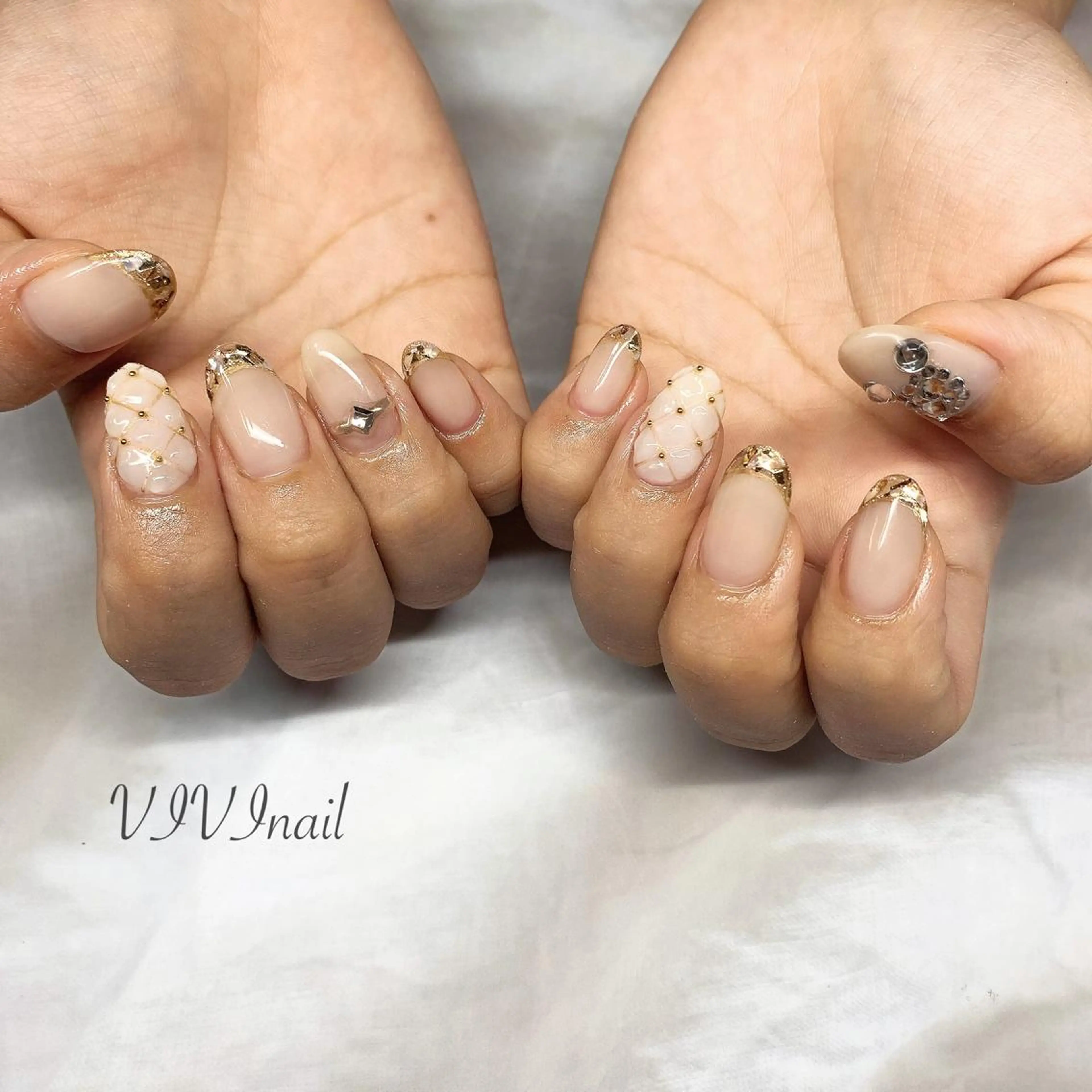 ネイル フレンチネイル ガラスフレンチ ハンドネイル vivi nailのネイルデザイン