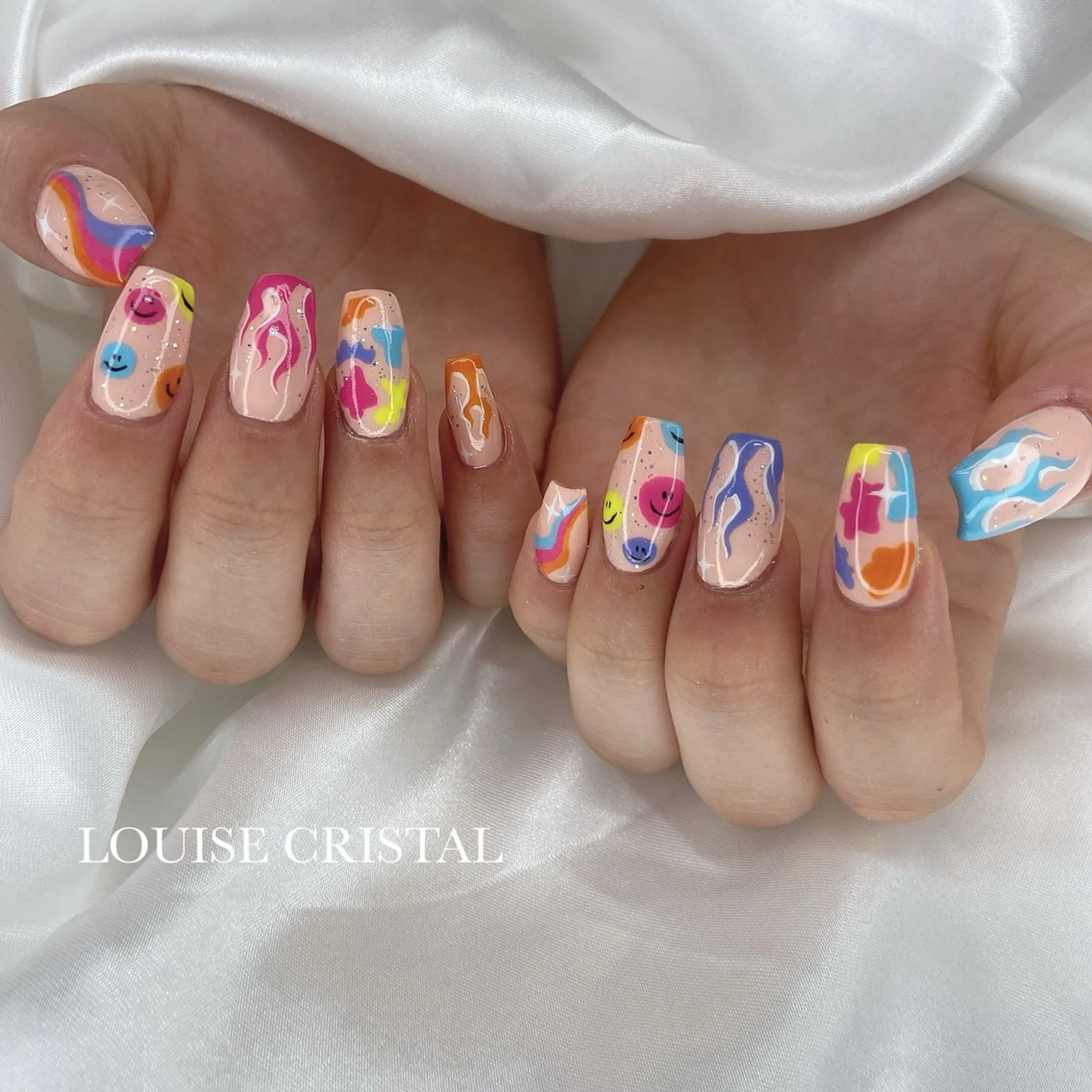 ネイル アートネイル ハンドネイル LOUISE CRYSTALのネイルデザイン