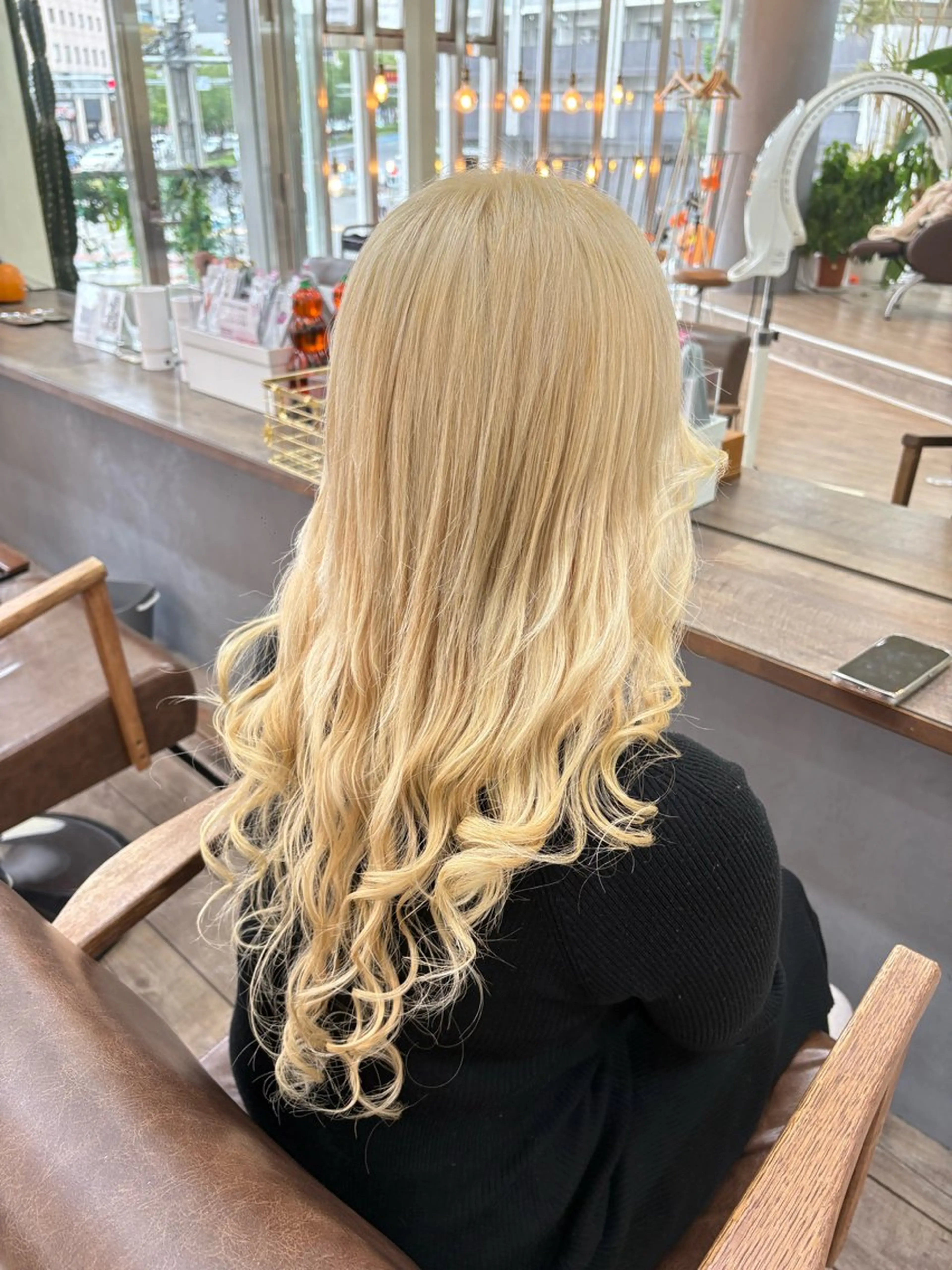 カラー ブリーチ ブロンド ハイトーンカラー ヘアカラー WEST OLAND 黒坂佳乃のヘアスタイル