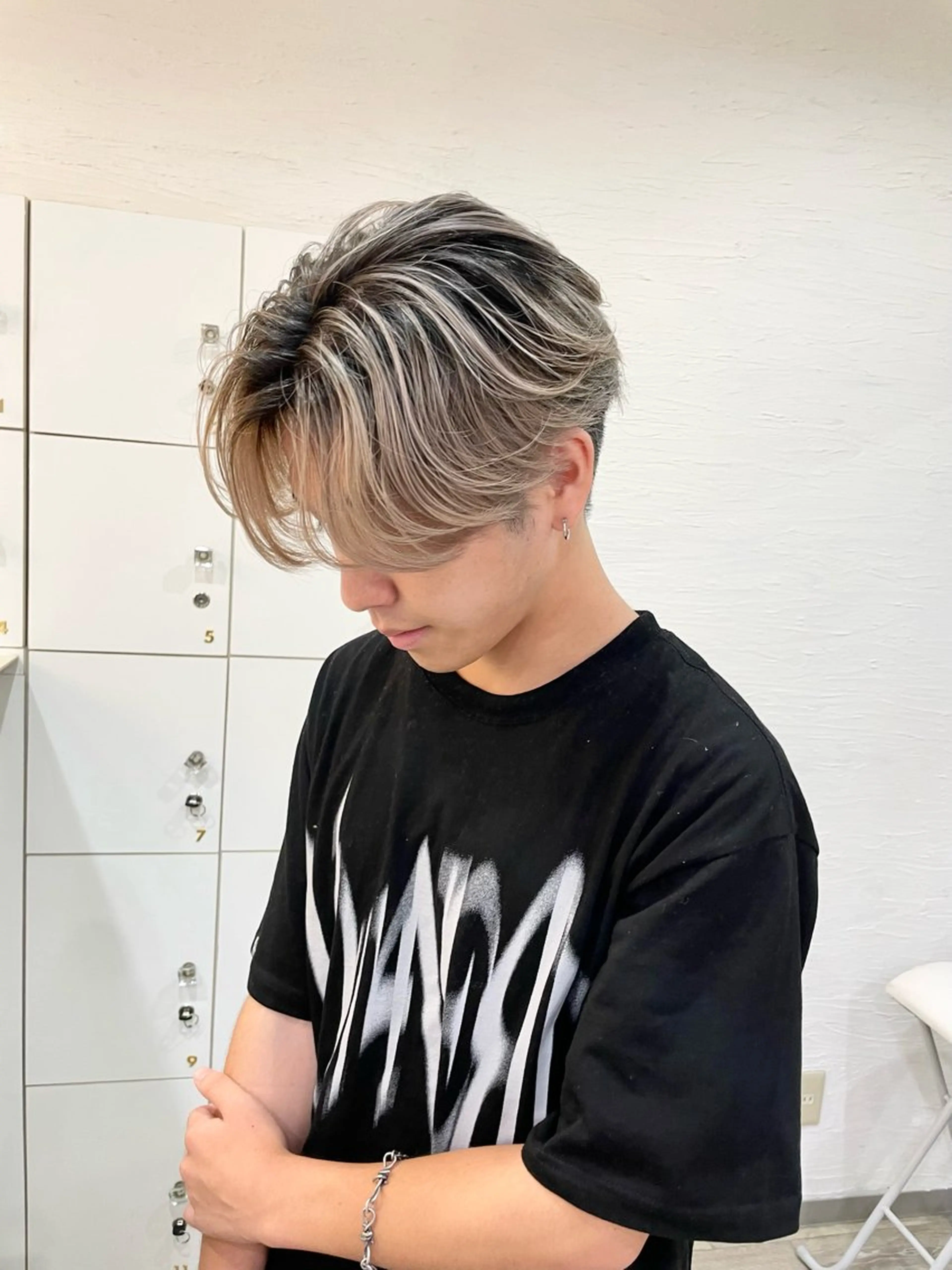 メンズ メンズバレイヤージュ メンズハイライト インク 美容院のヘアスタイル