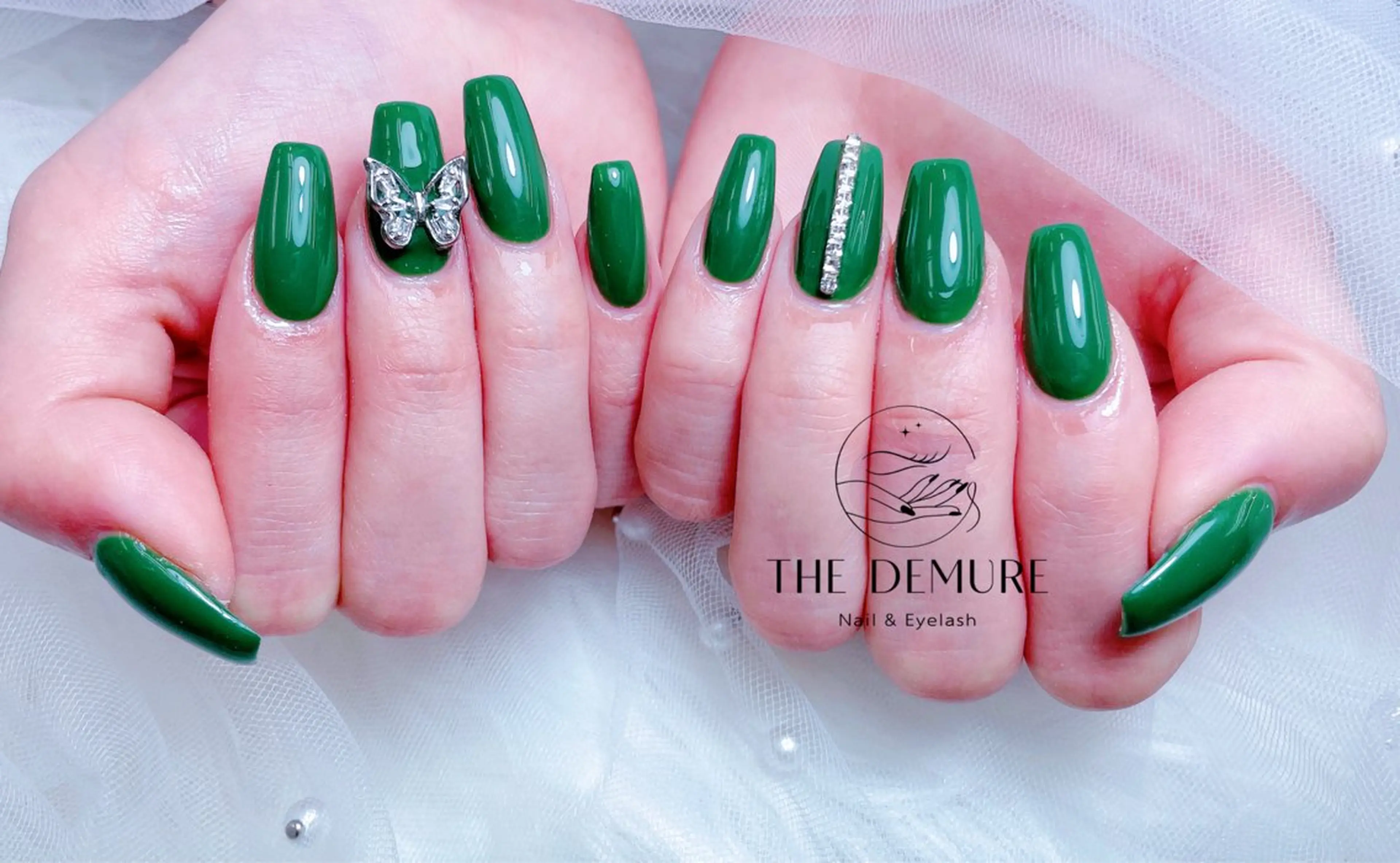 ネイル アートネイル キラキラネイル 韓国ネイル 水色 ロングネイル ハンドネイル ハンドケア NailDemure 【銀座店】のネイルデザイン