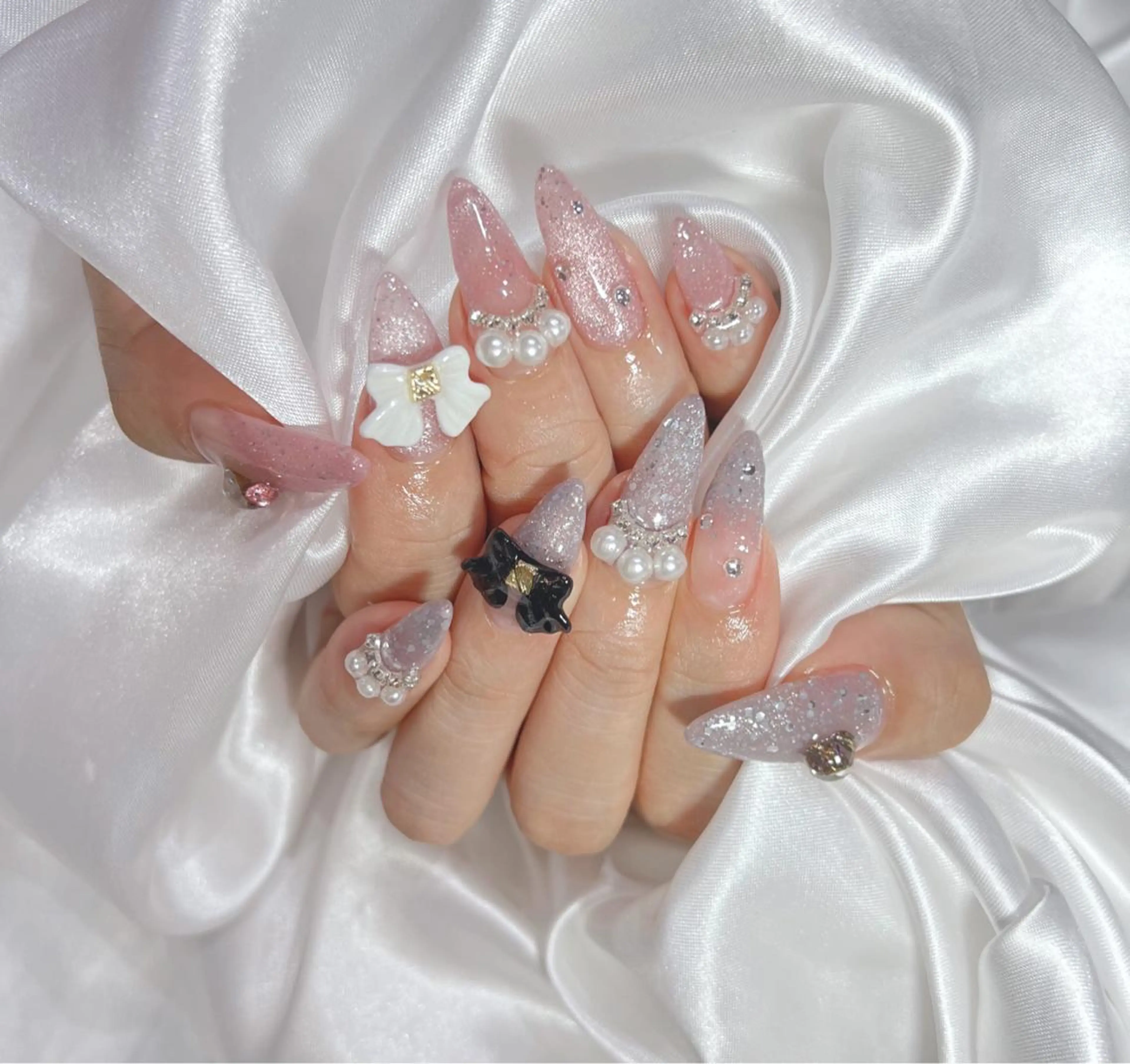 ネイル フレンチネイル ジェルネイル 韓国ネイル 持ち込み パラジェル ハンドネイル ハンドケア ちゅるんネイル🪄 耳ツボジュエリー🔗のネイルデザイン