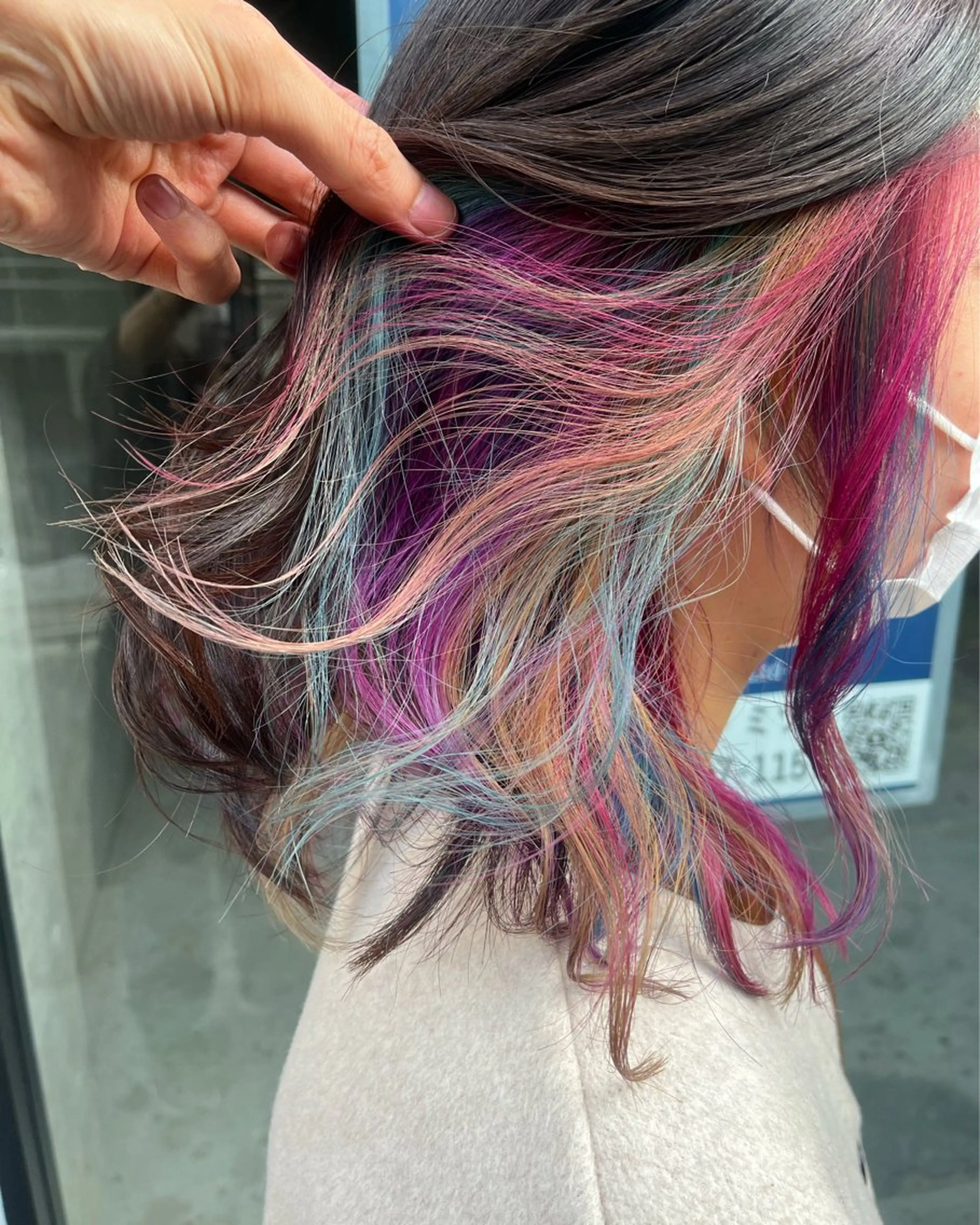 ミディアム カラー ブリーチ イヤリングカラー ユニコーンカラー カット ヘアカラー トリートメント 原宿サロン代表 デザインカラー伊藤卓のヘアスタイル