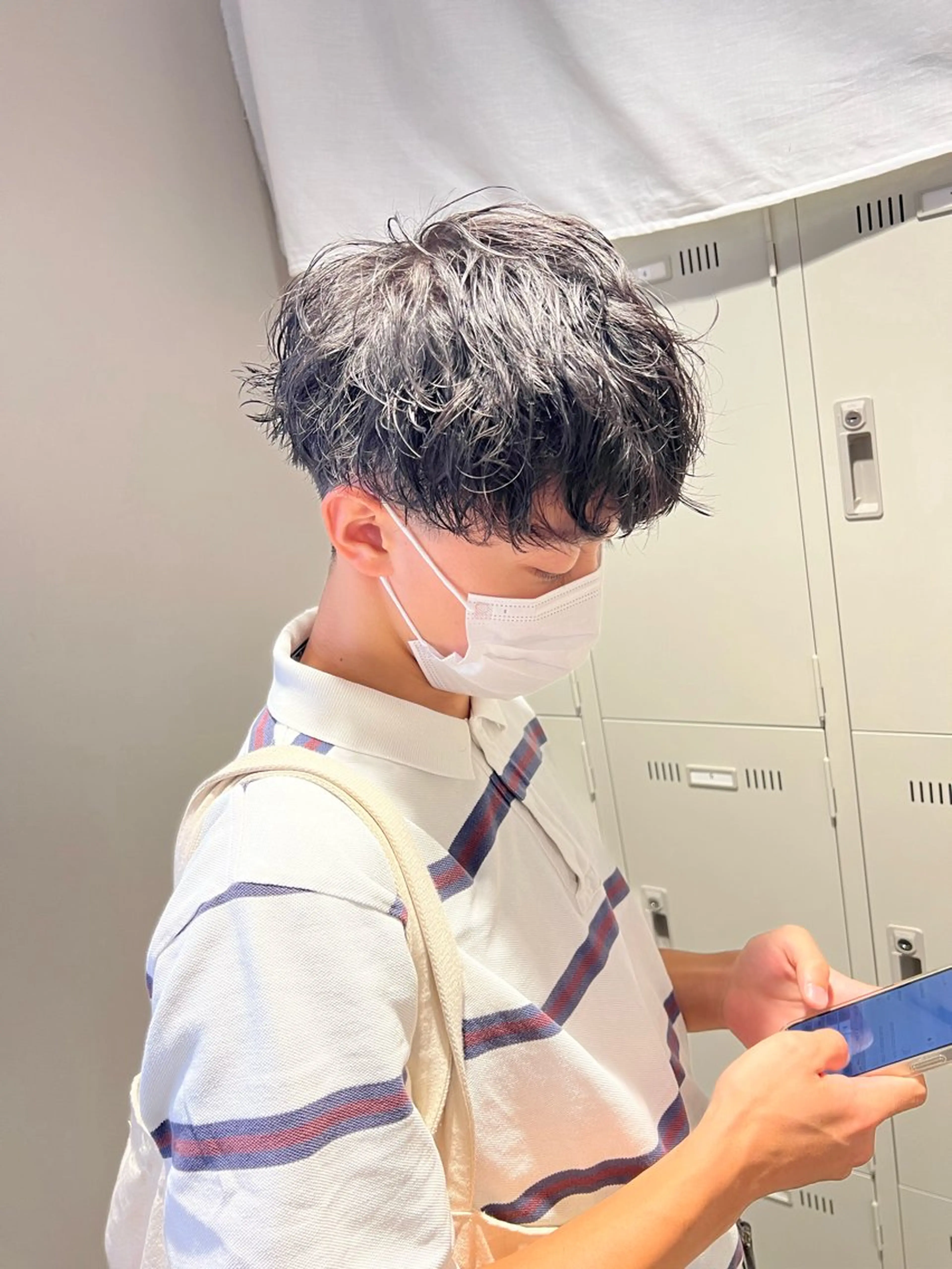 ミディアム パーマ メンズ ミディアムパーマ センターパート メンズ韓国風 韓国マッシュ マッシュウルフ メンズパーマ特化 TAIGAのヘアスタイル