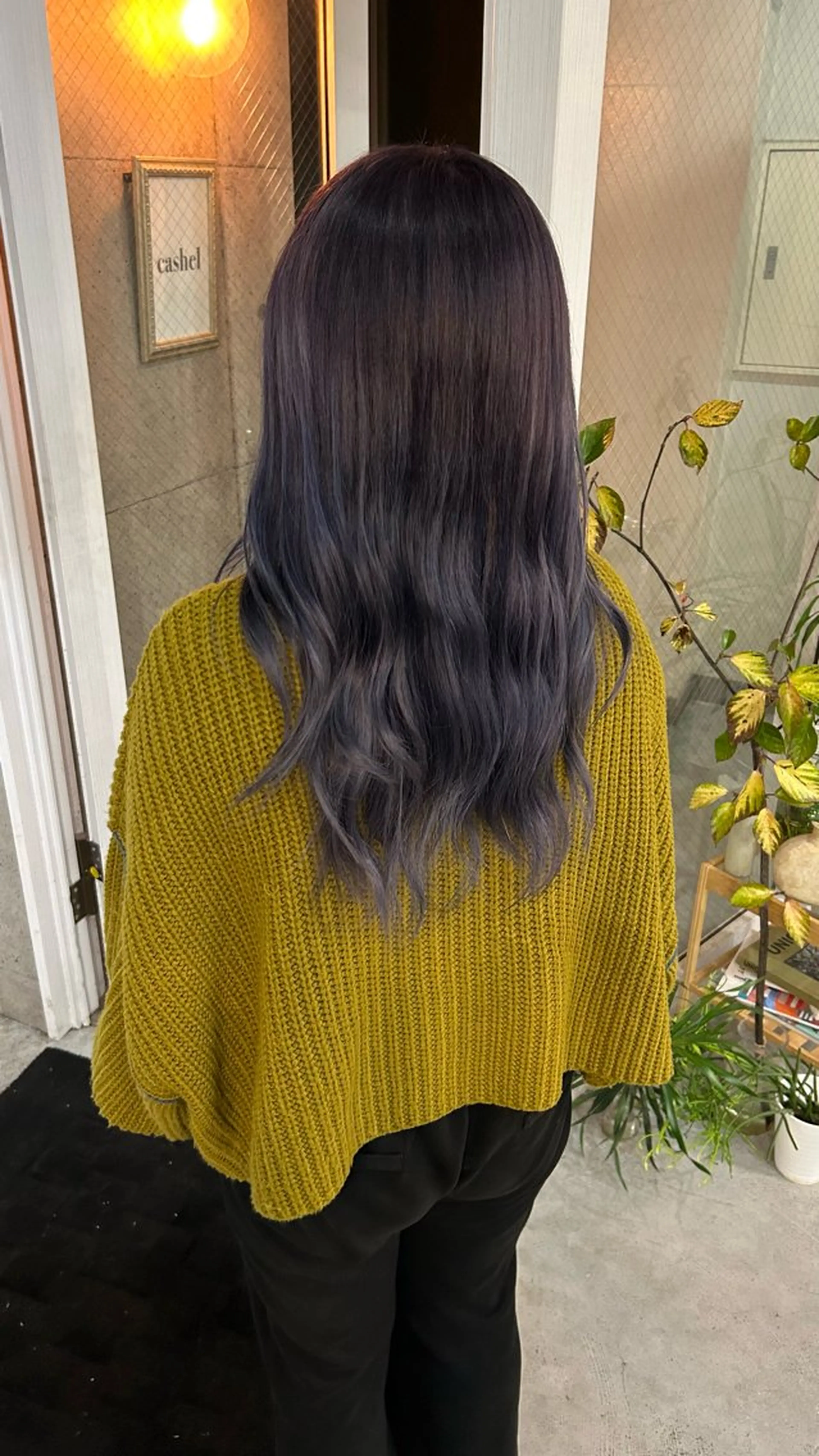 セミロング カラー ブリーチ パープルカラー ヘアカラー 安井 楓琳のヘアスタイル