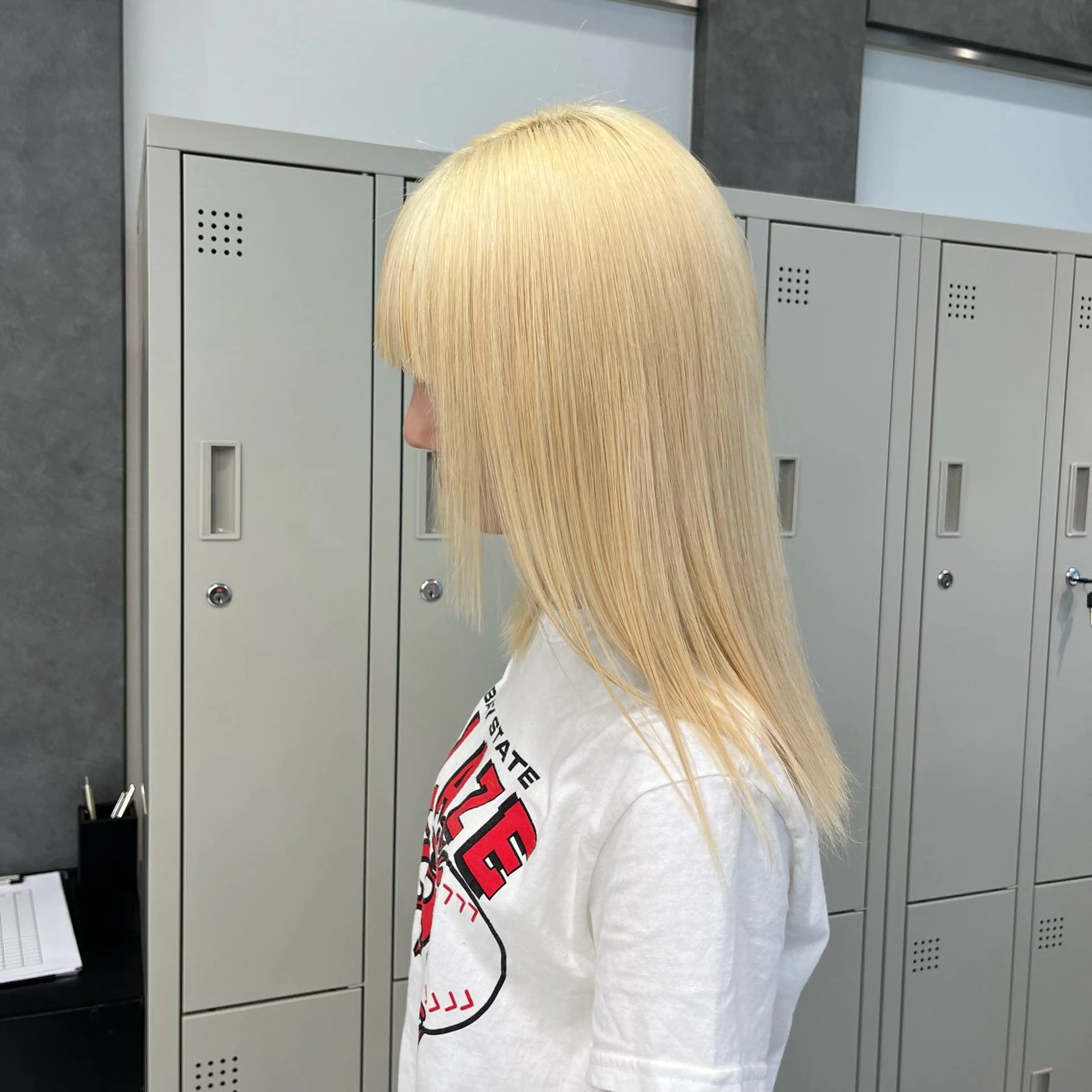 ミディアム カラー ヘアアレンジ 抜きっぱなしブロンド ブロンド ヘアカラー トリートメント ヘアセット ハイトーン/透明感 髪質改善/rinaのヘアスタイル